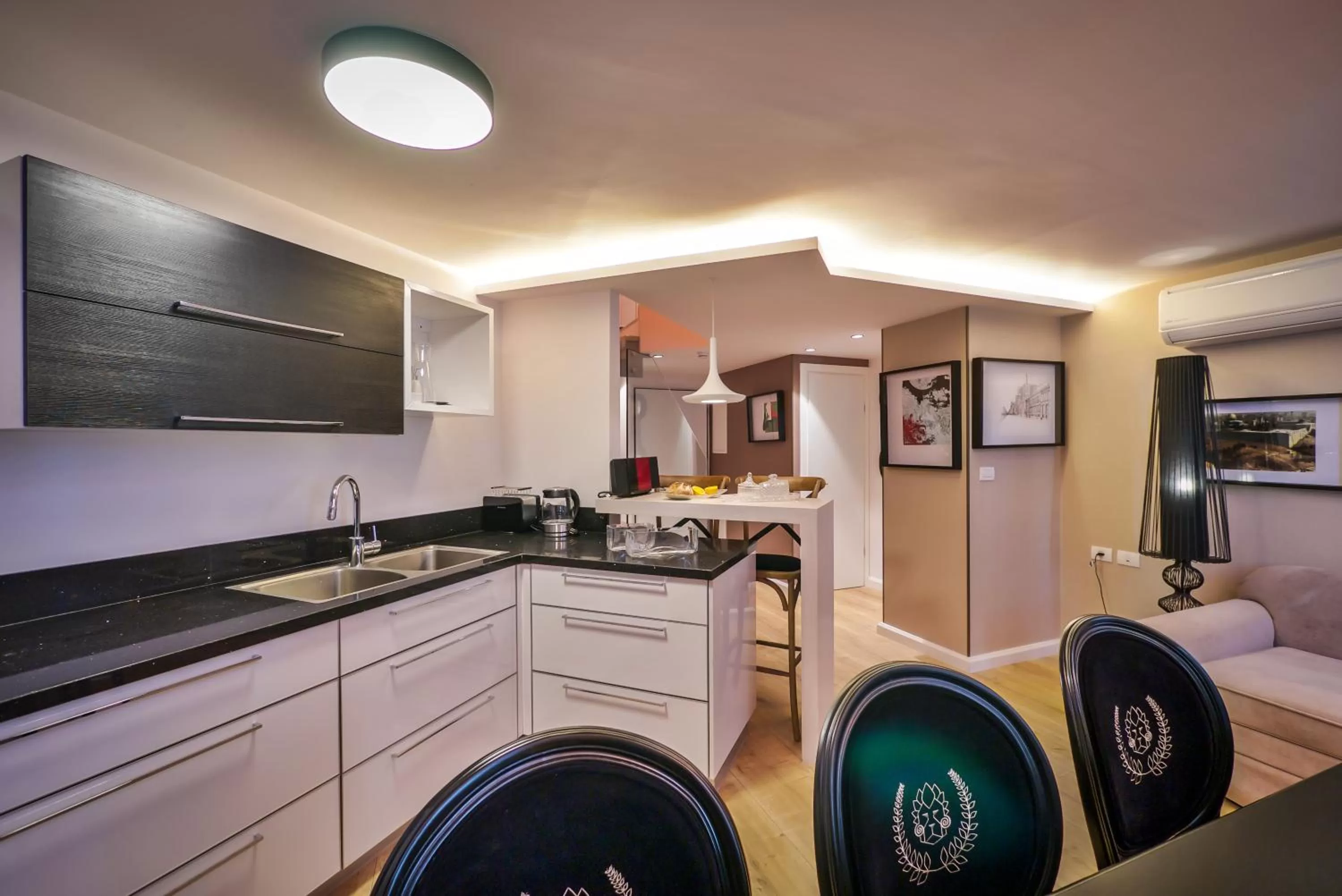 kitchen in 21st Floor Hotel