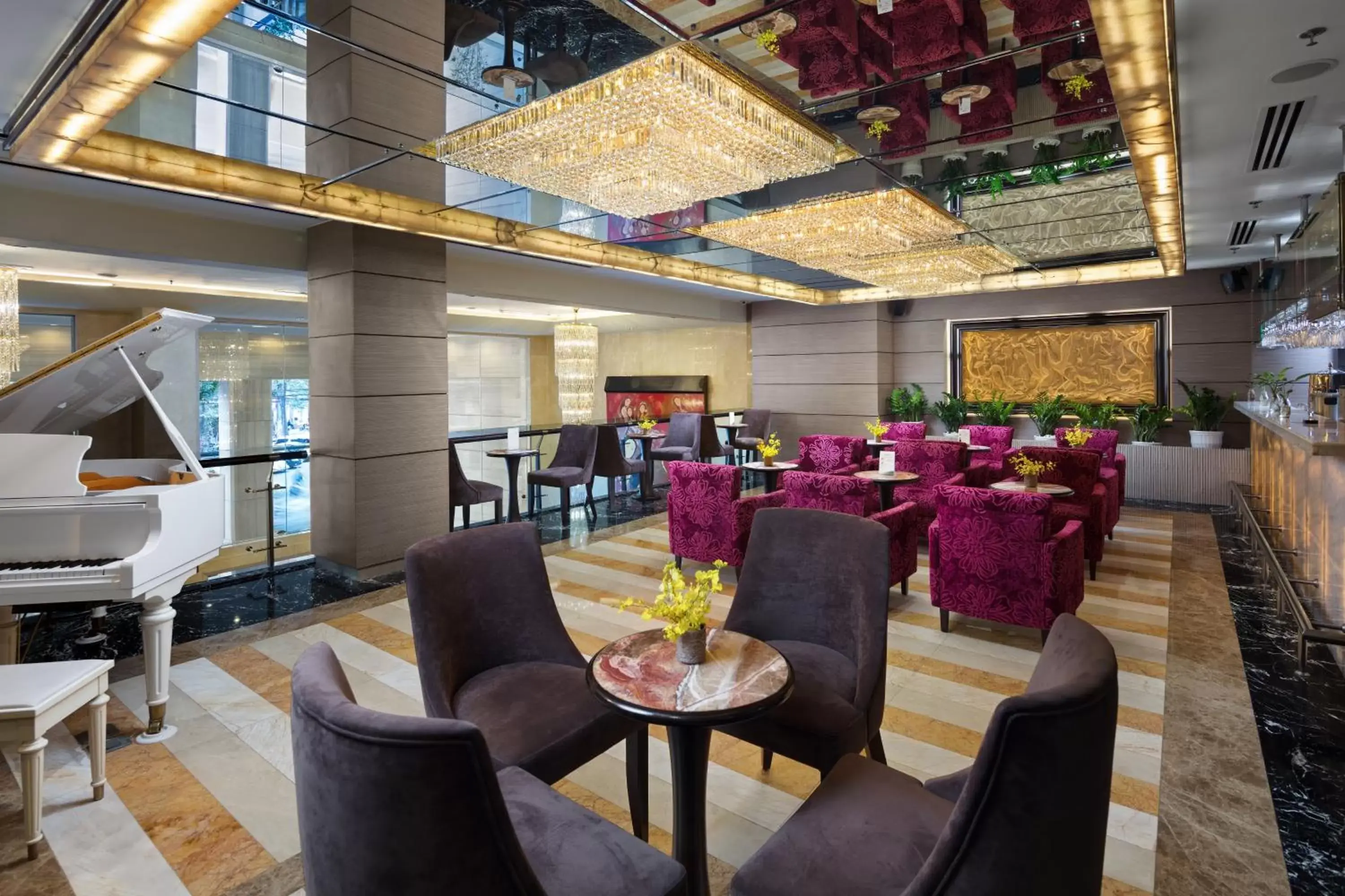 Lounge or bar, Restaurant/Places to Eat in Silk Path Hanoi Hotel