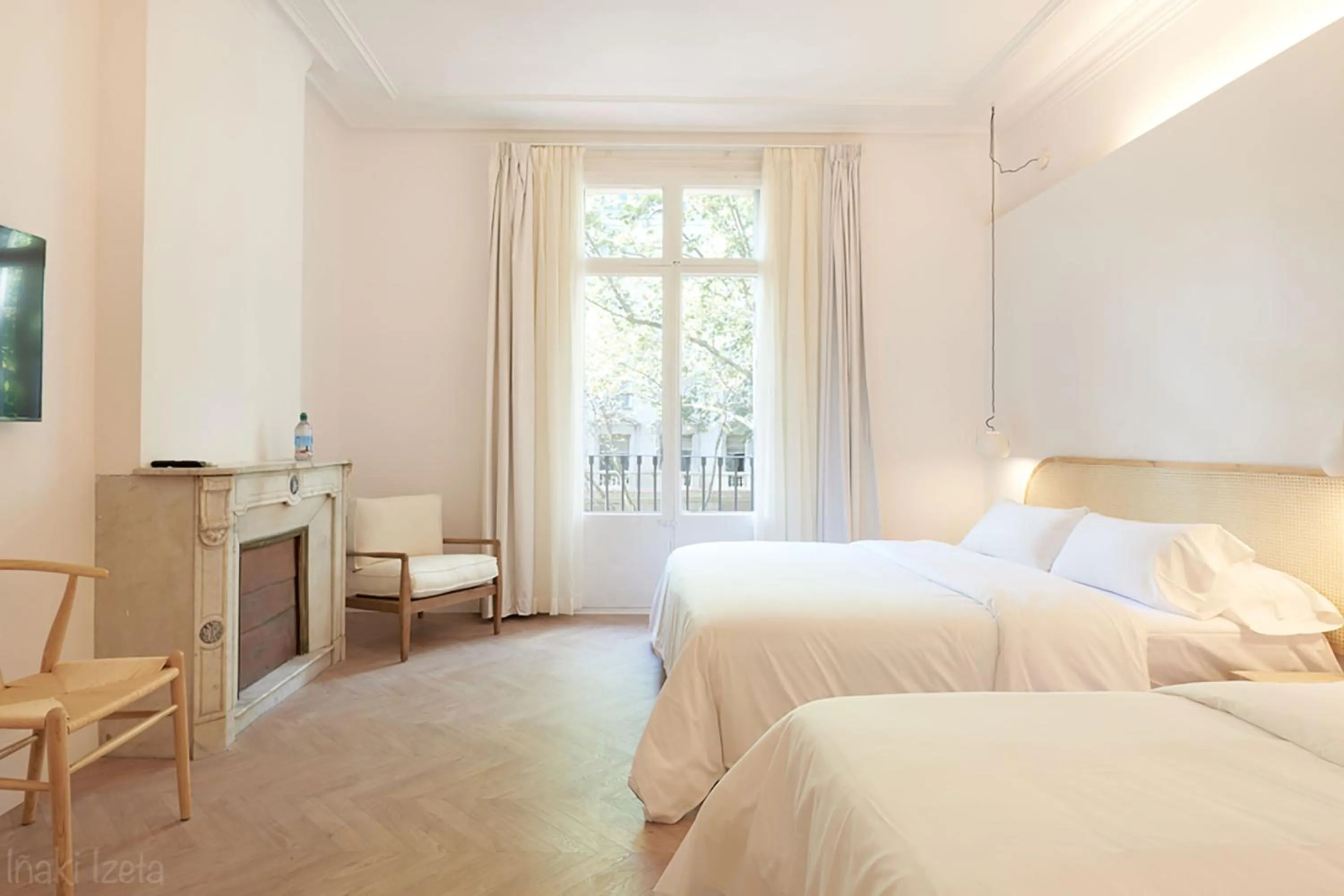 Photo of the whole room, Bed in The MO House