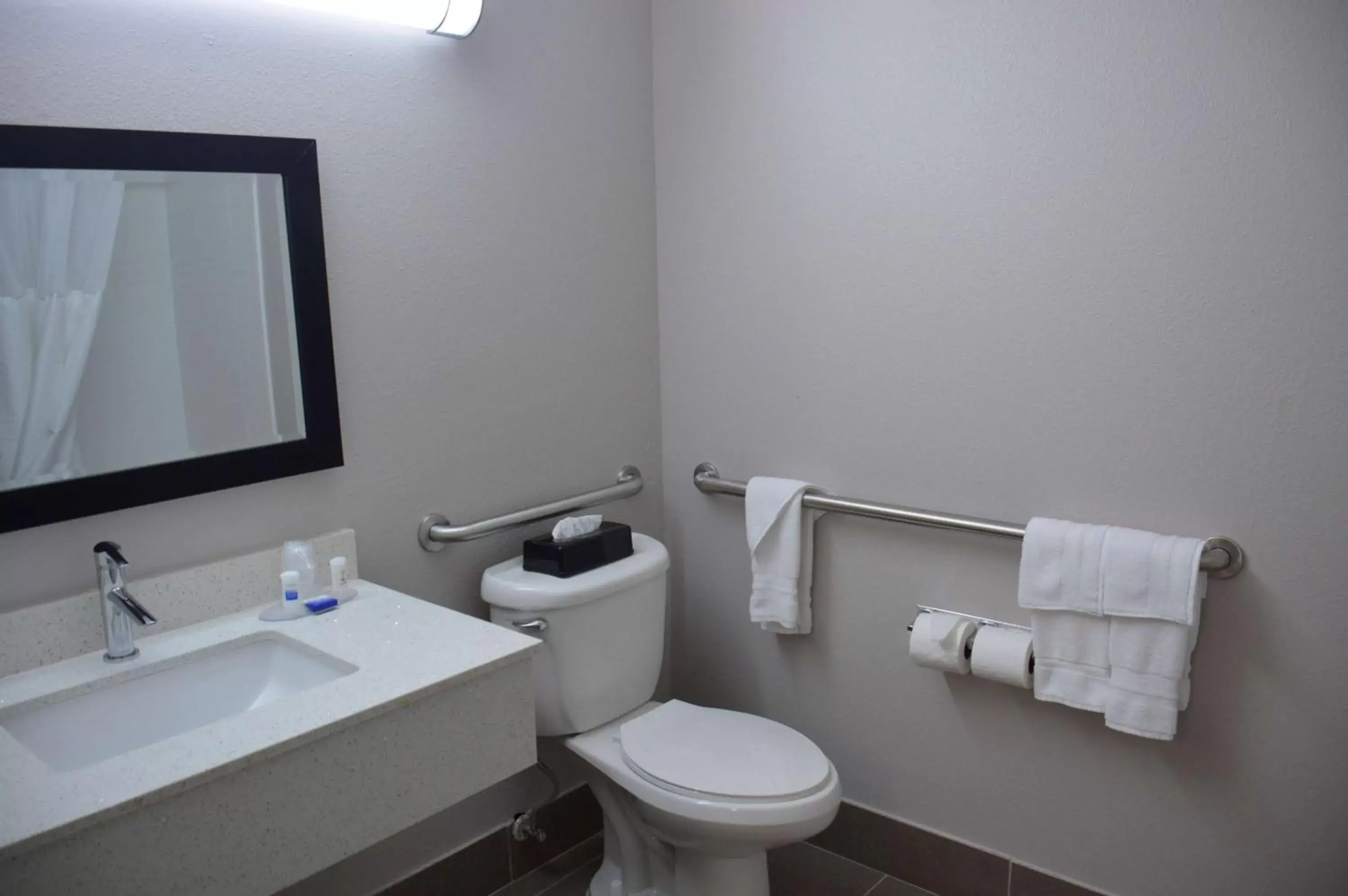 Bathroom in Best Western Plus Longview - University Hotel