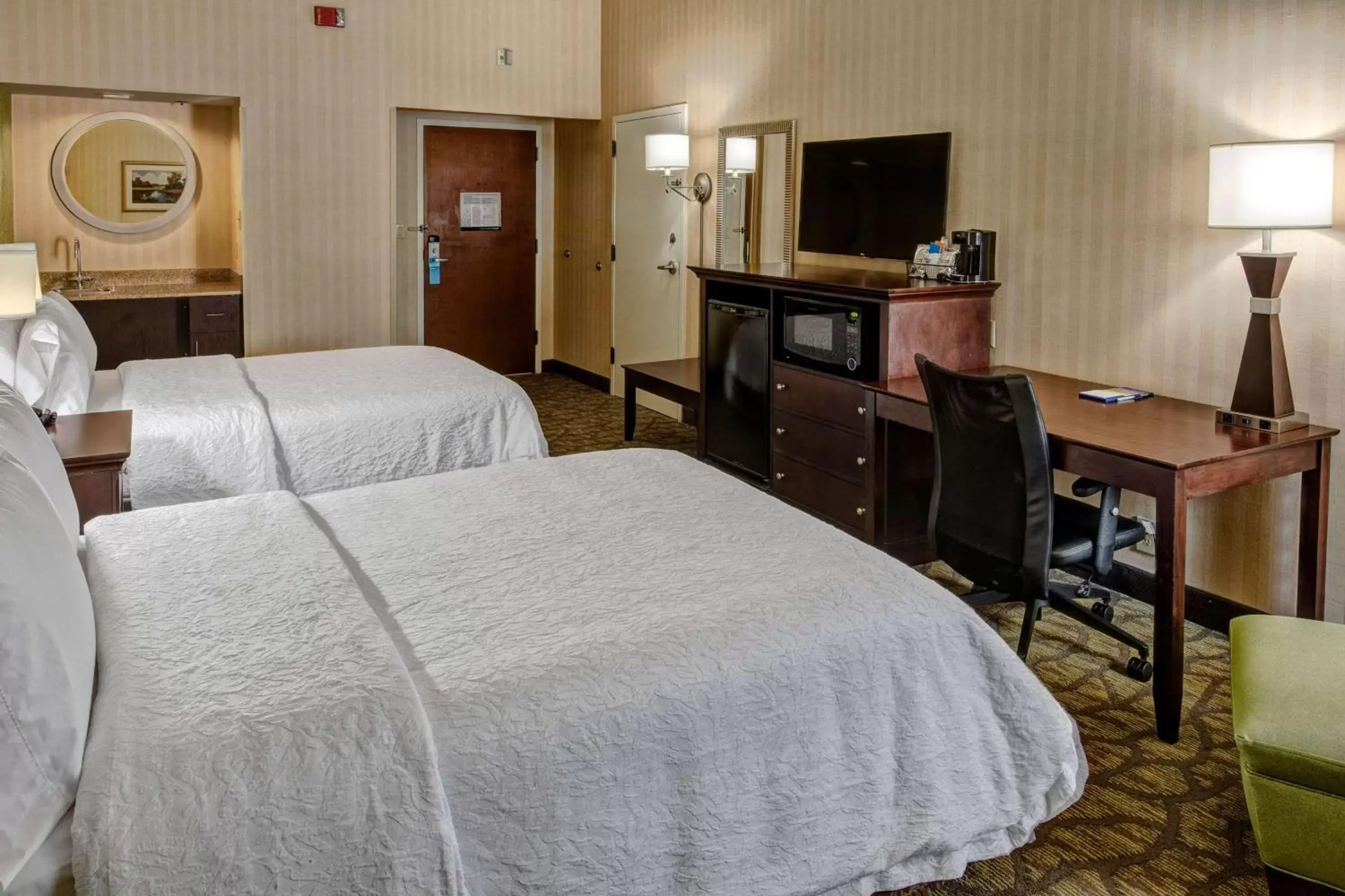 Bedroom, Bed in Hampton Inn Rocky Mount