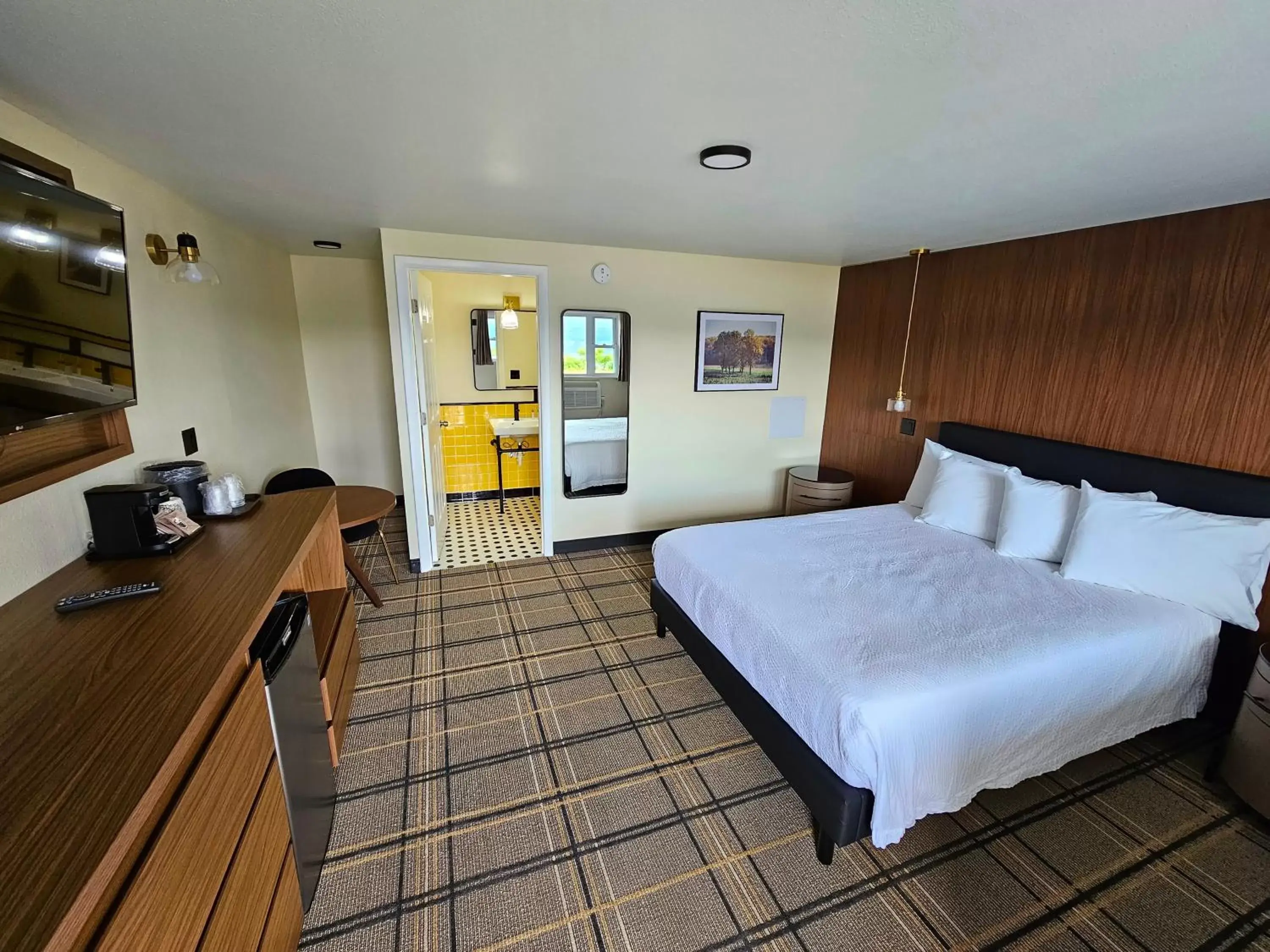 Bedroom in The Hotel Laurel at Seneca