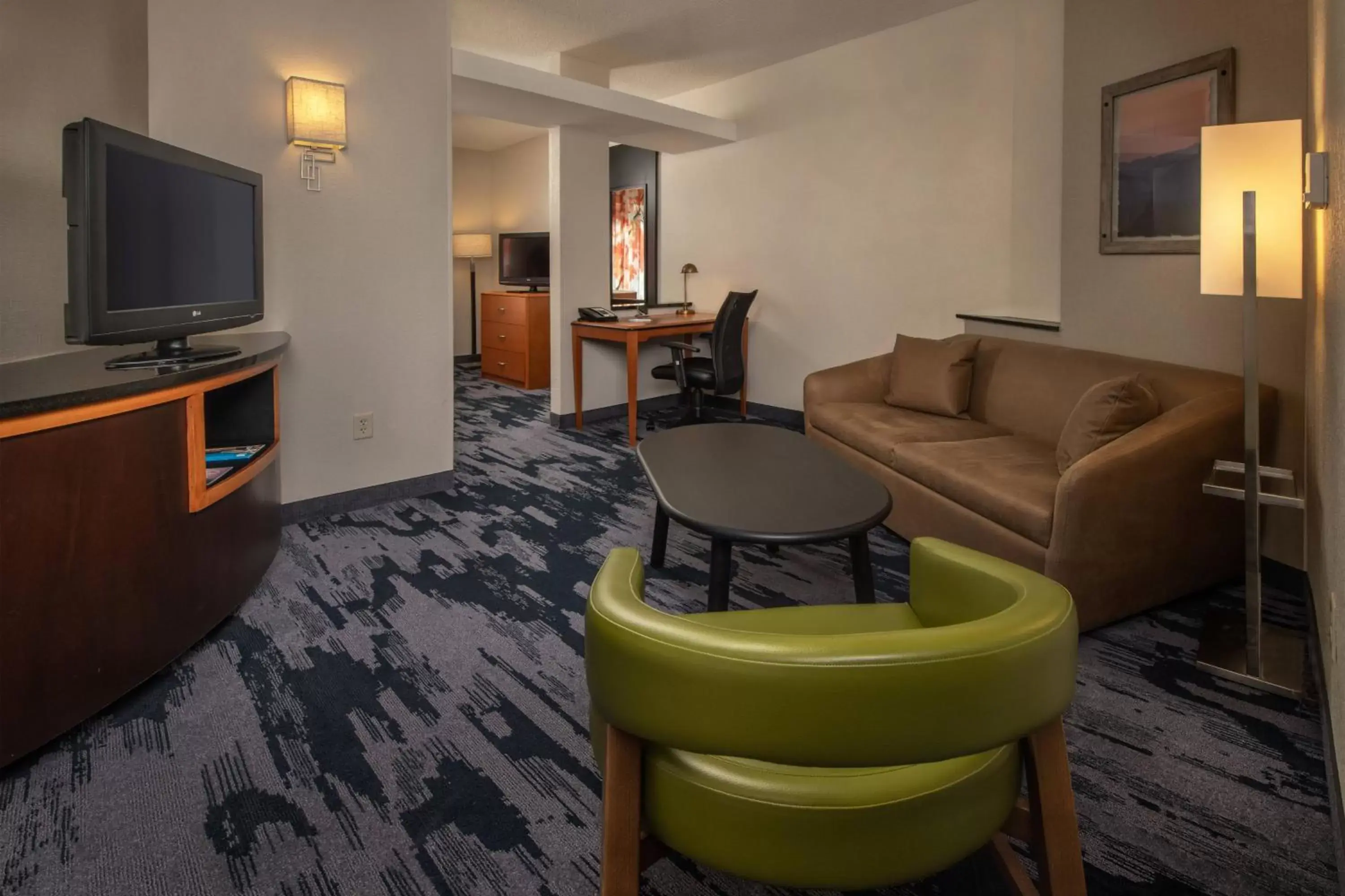 Living room, Seating Area in Fairfield Inn and Suites by Marriott Harrisonburg