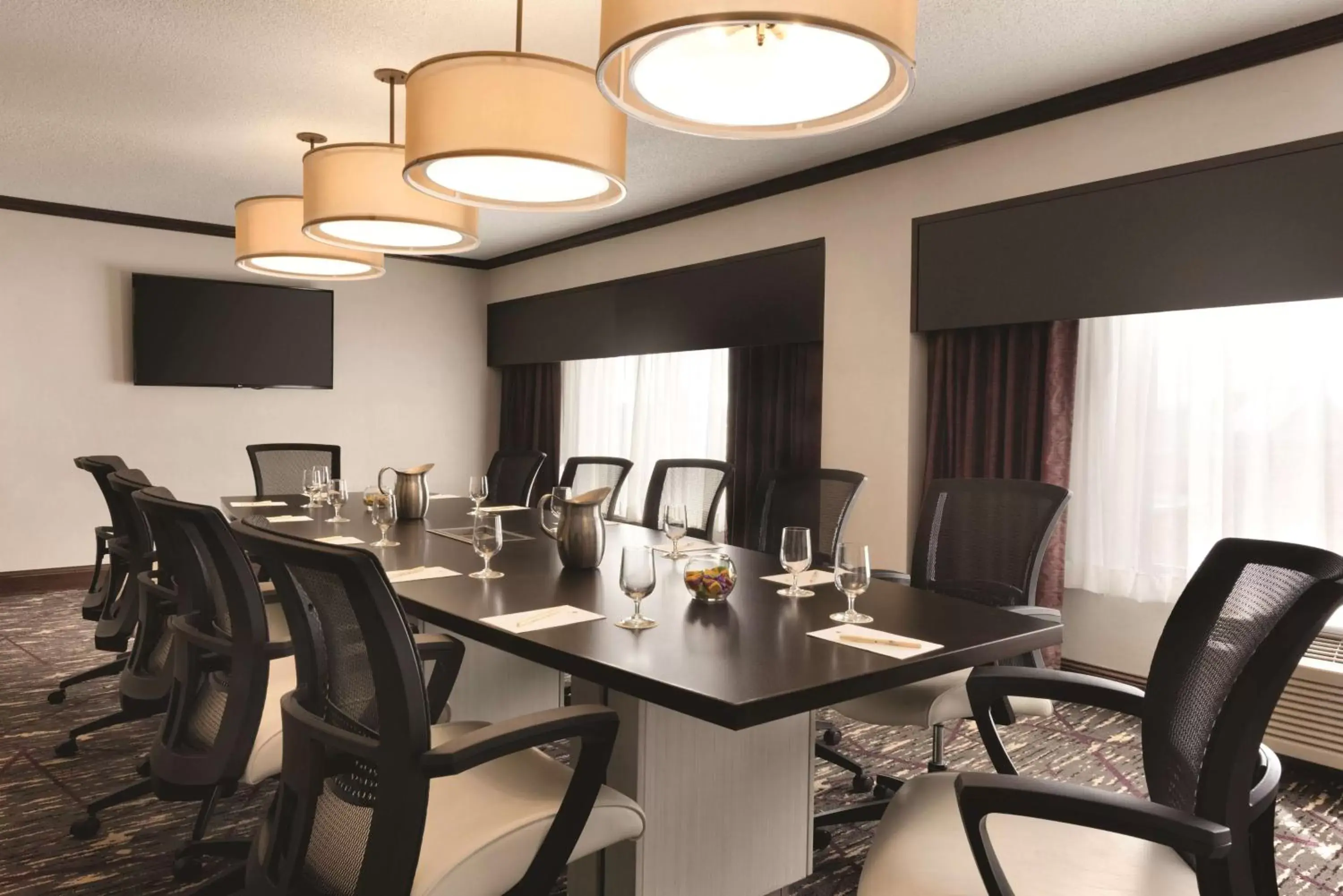 Meeting/conference room in DoubleTree by Hilton Milwaukee/Brookfield