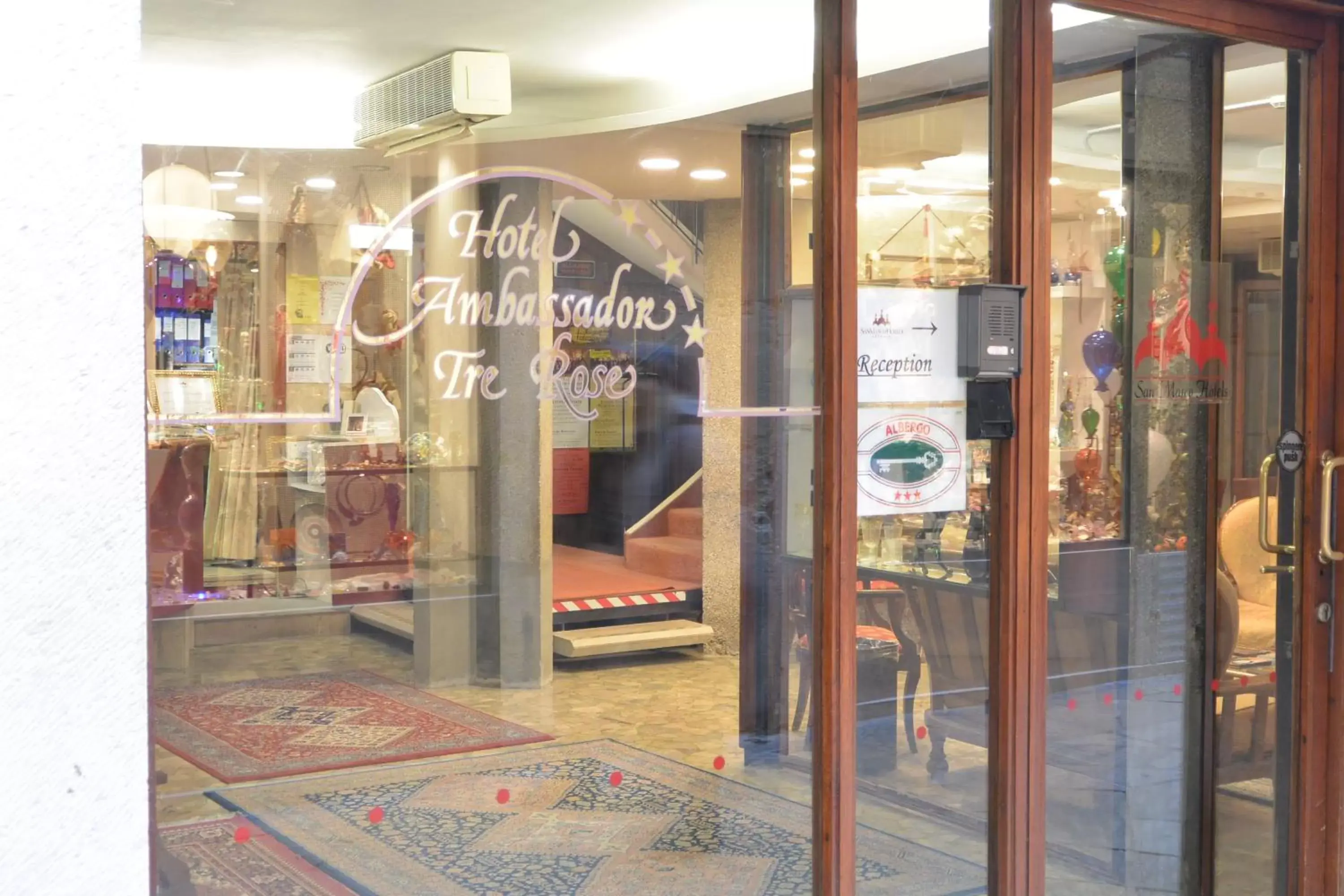 Facade/entrance in Ambassador Tre Rose Facade/entrance in Ambassador Tre Rose