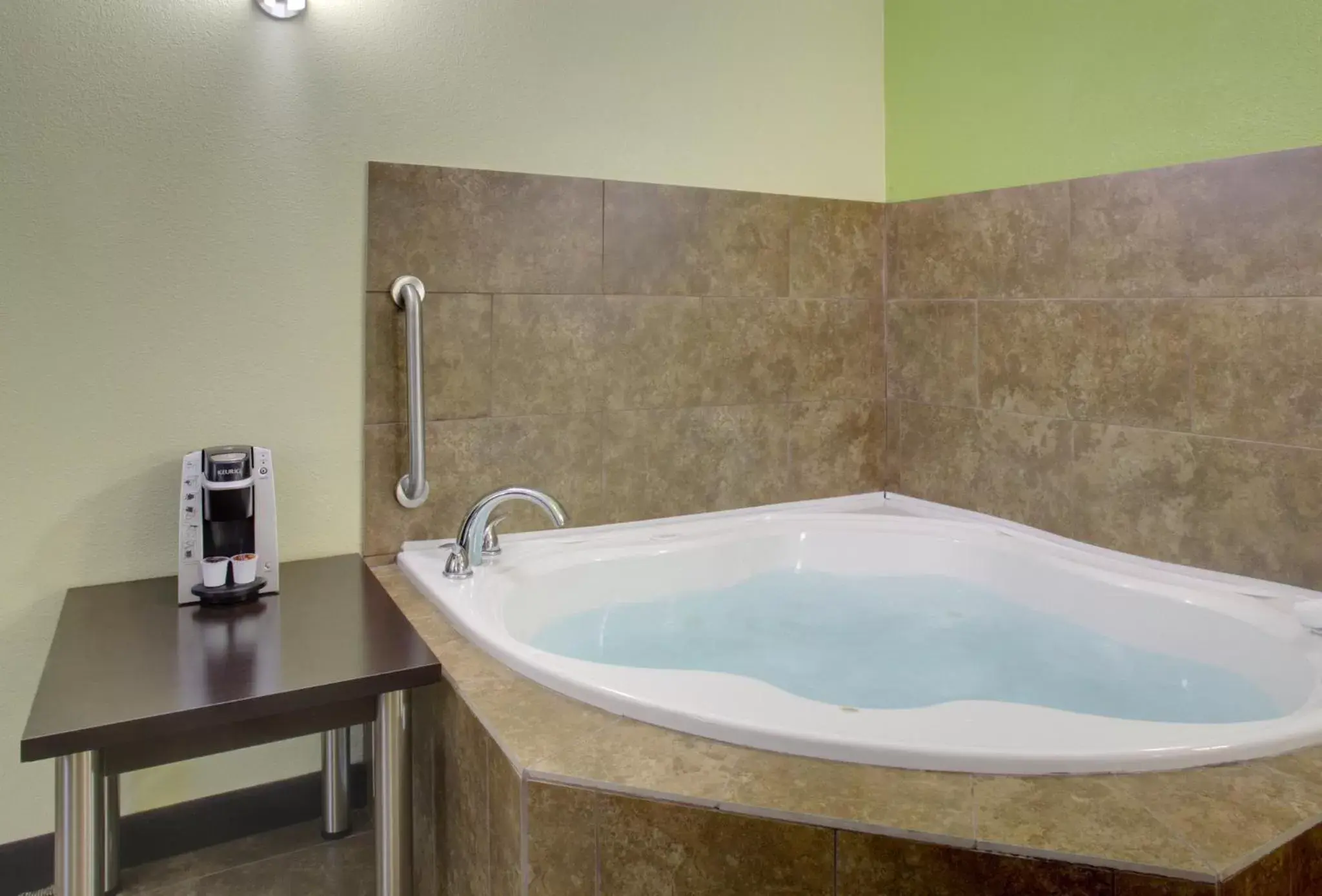 Photo of the whole room, Bathroom in Holiday Inn Express & Suites Cross Lanes, an IHG Hotel