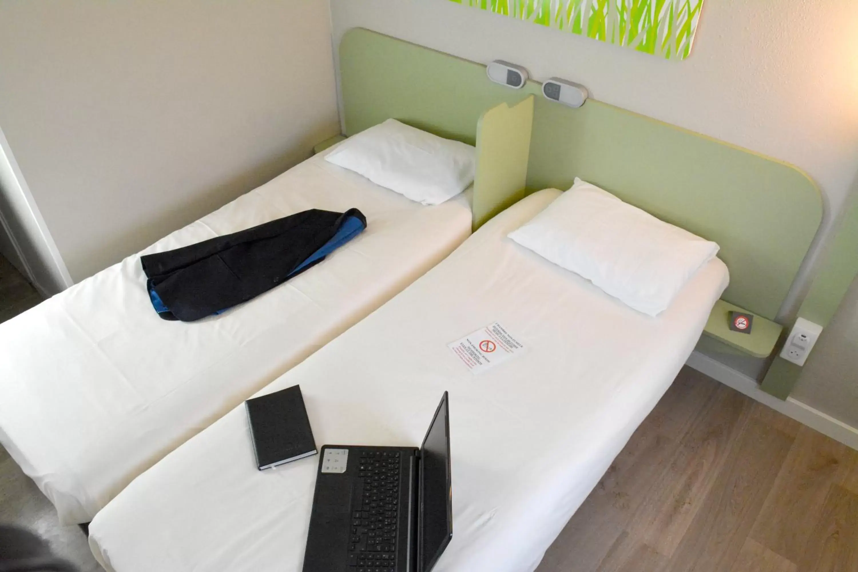 Photo of the whole room, Bed in ibis budget Rouen Parc des Expos Zenith