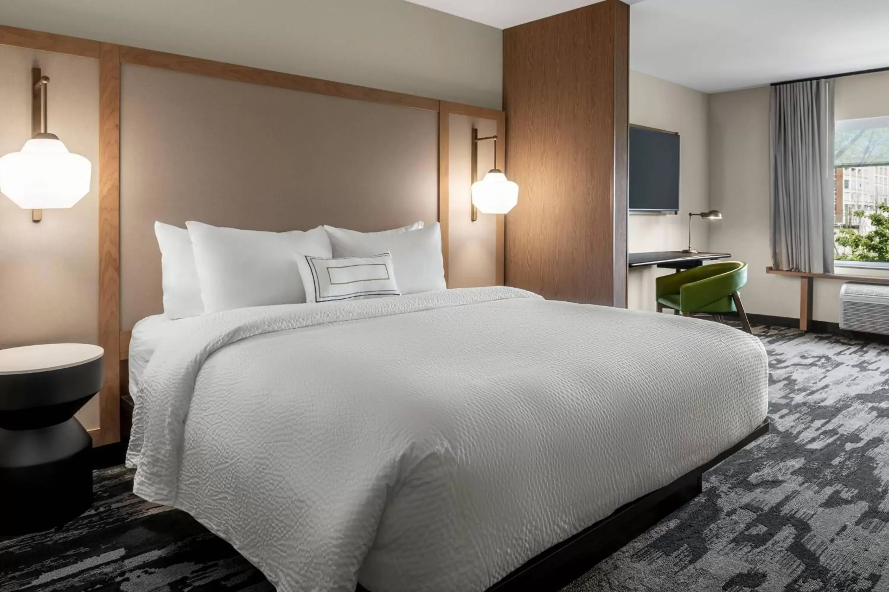 Bedroom, Bed in Fairfield Inn & Suites by Marriott Milwaukee West