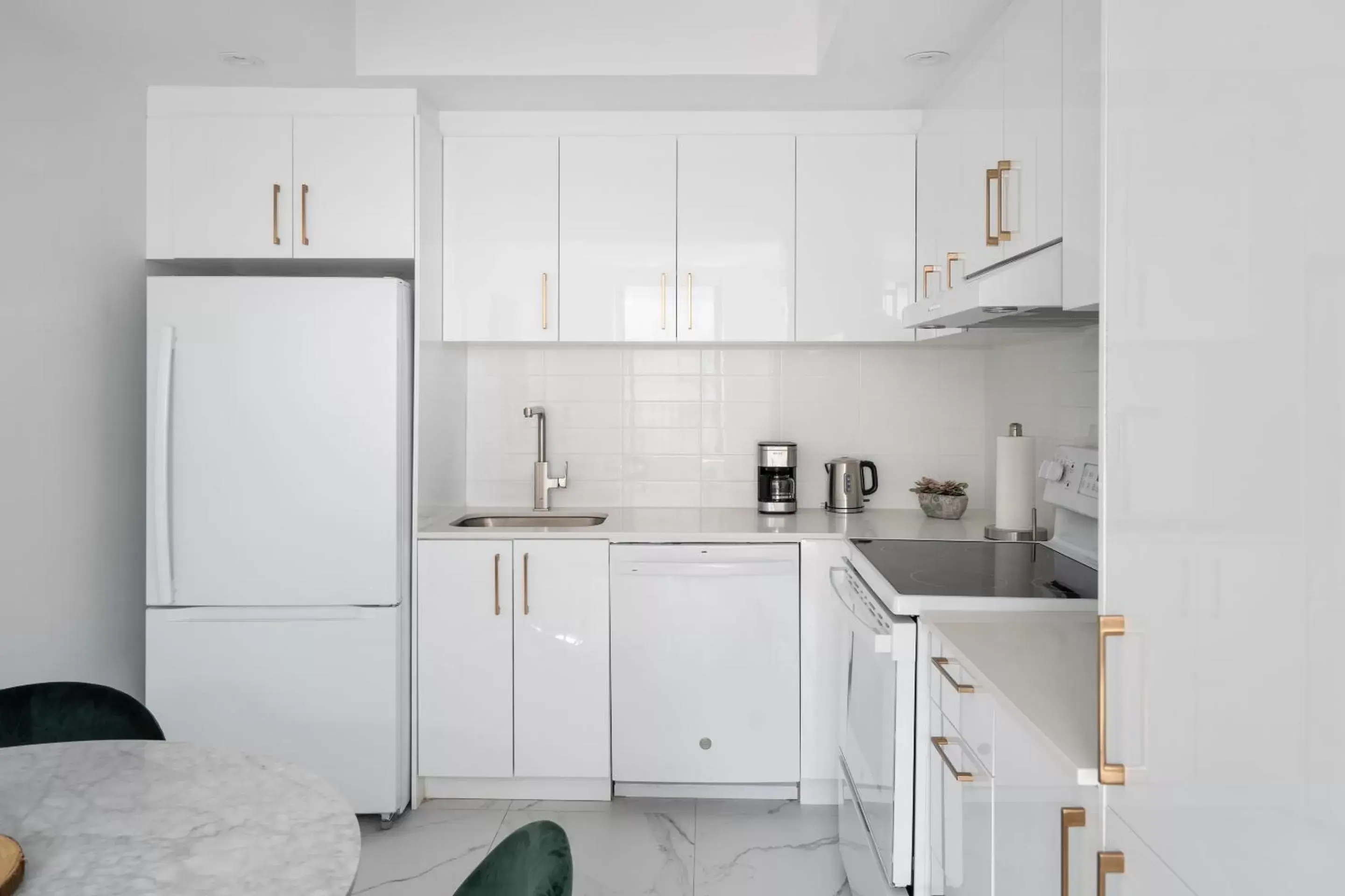 Kitchen or kitchenette, Kitchen/Kitchenette in Le Nomade MTL