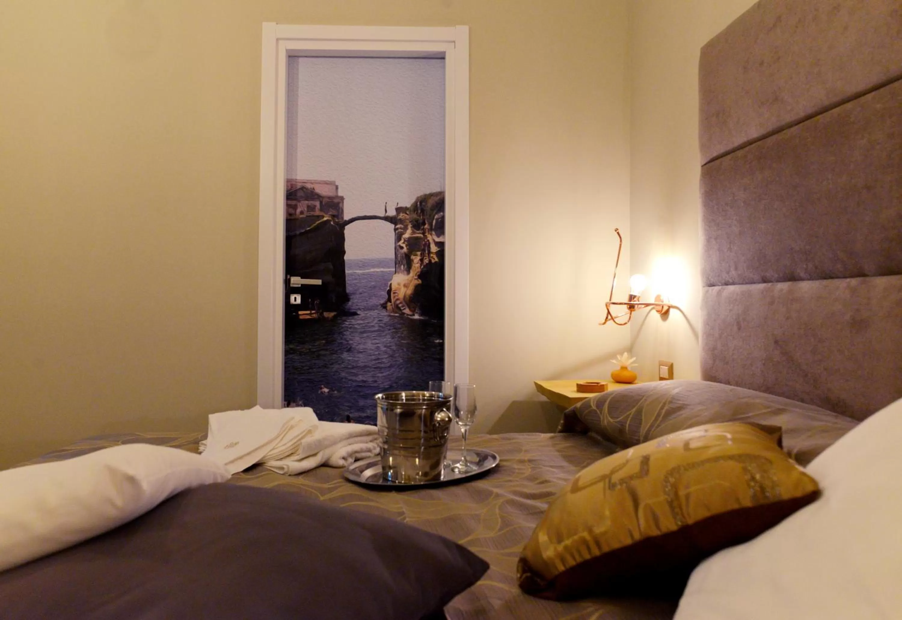 Bedroom, Bed in Chiaia Roof