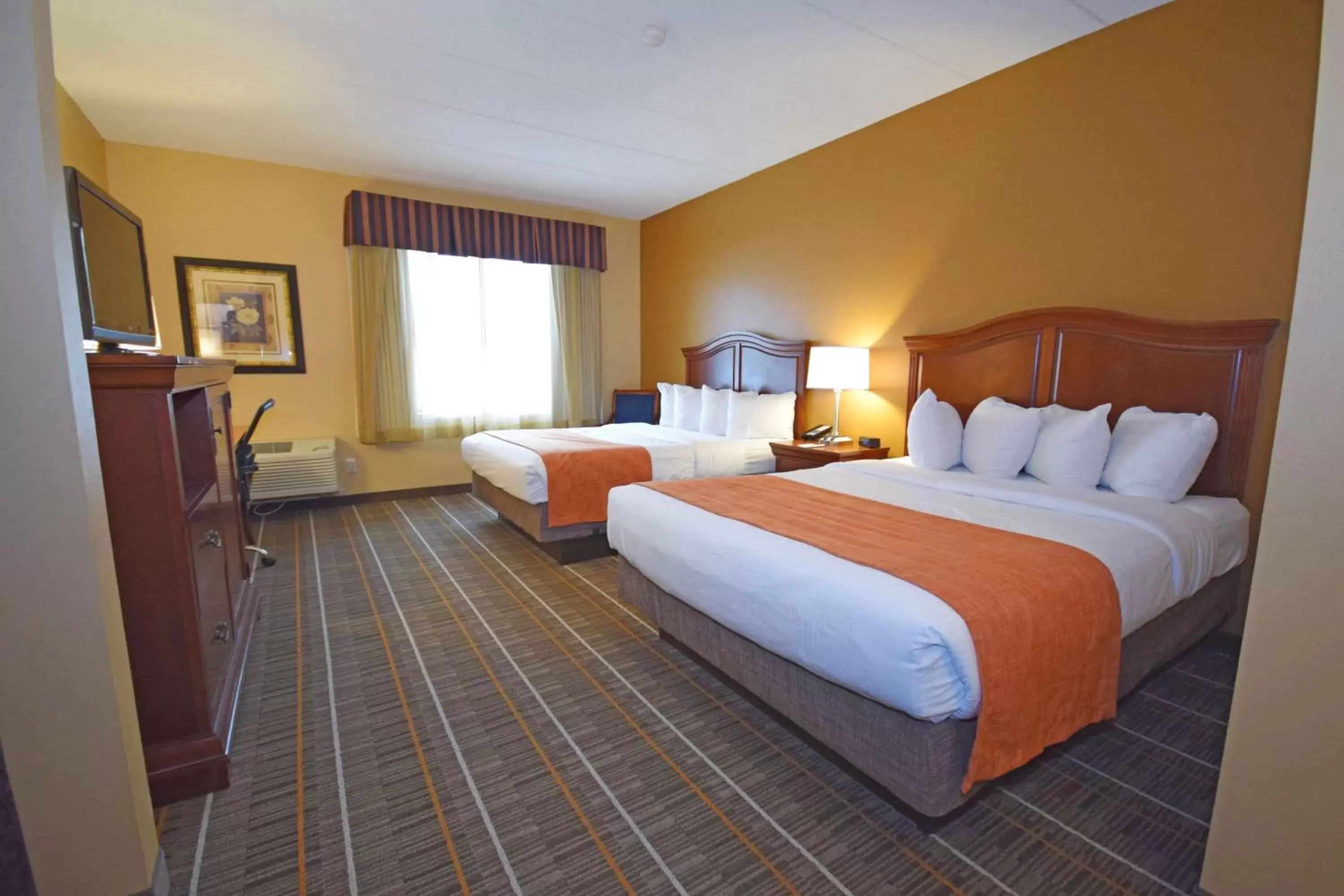 Photo of the whole room, Bed in Best Western Resort Hotel & Conference Center Portage