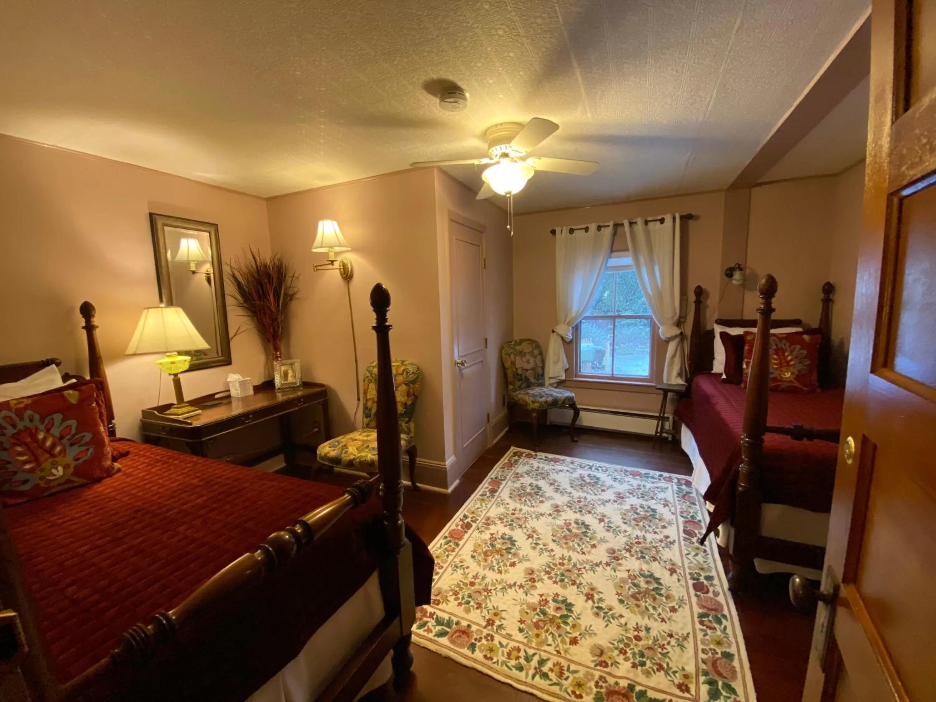 Bed in Follansbee Inn