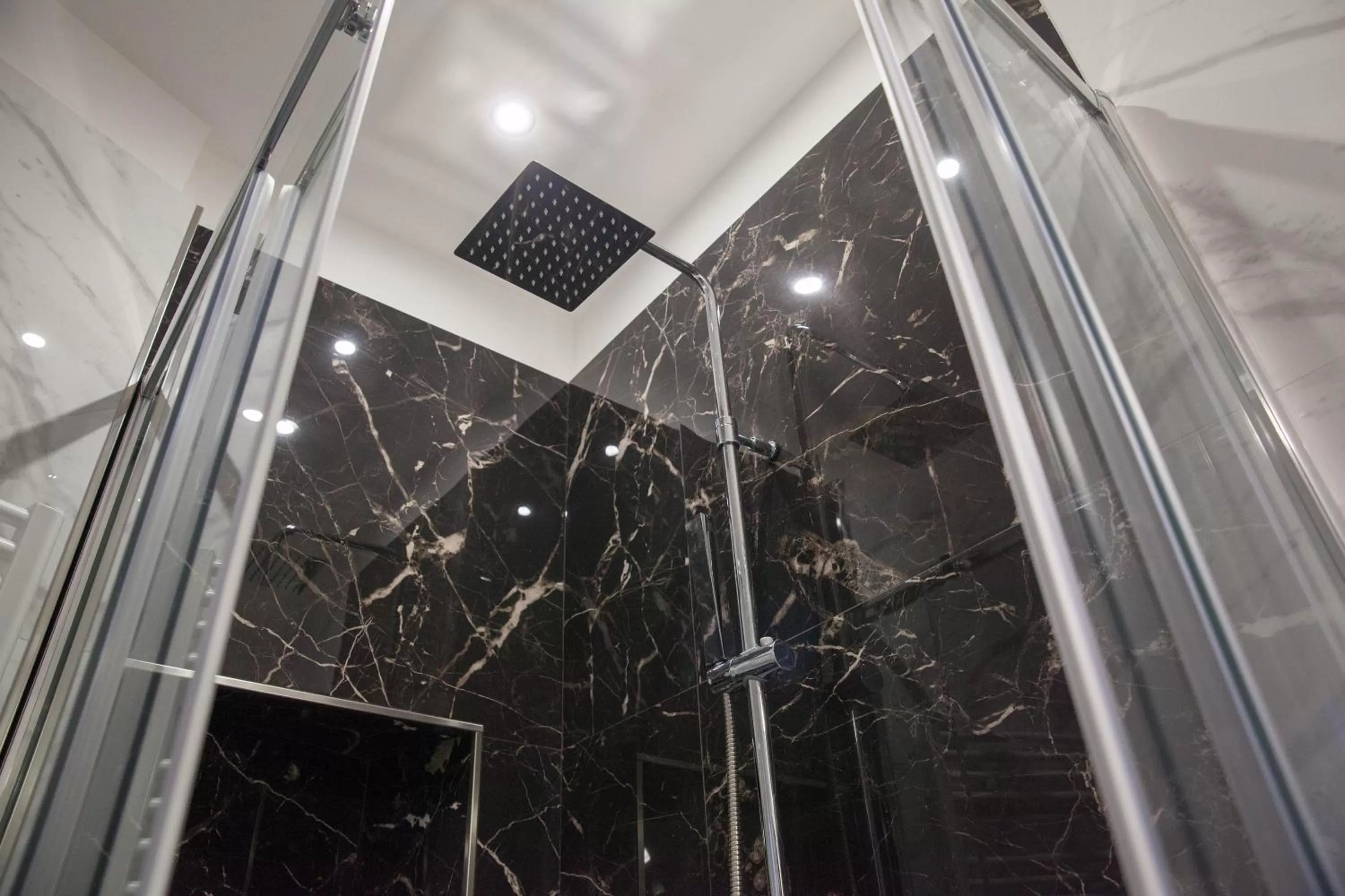 Shower, Bathroom in B&B Morelli Home