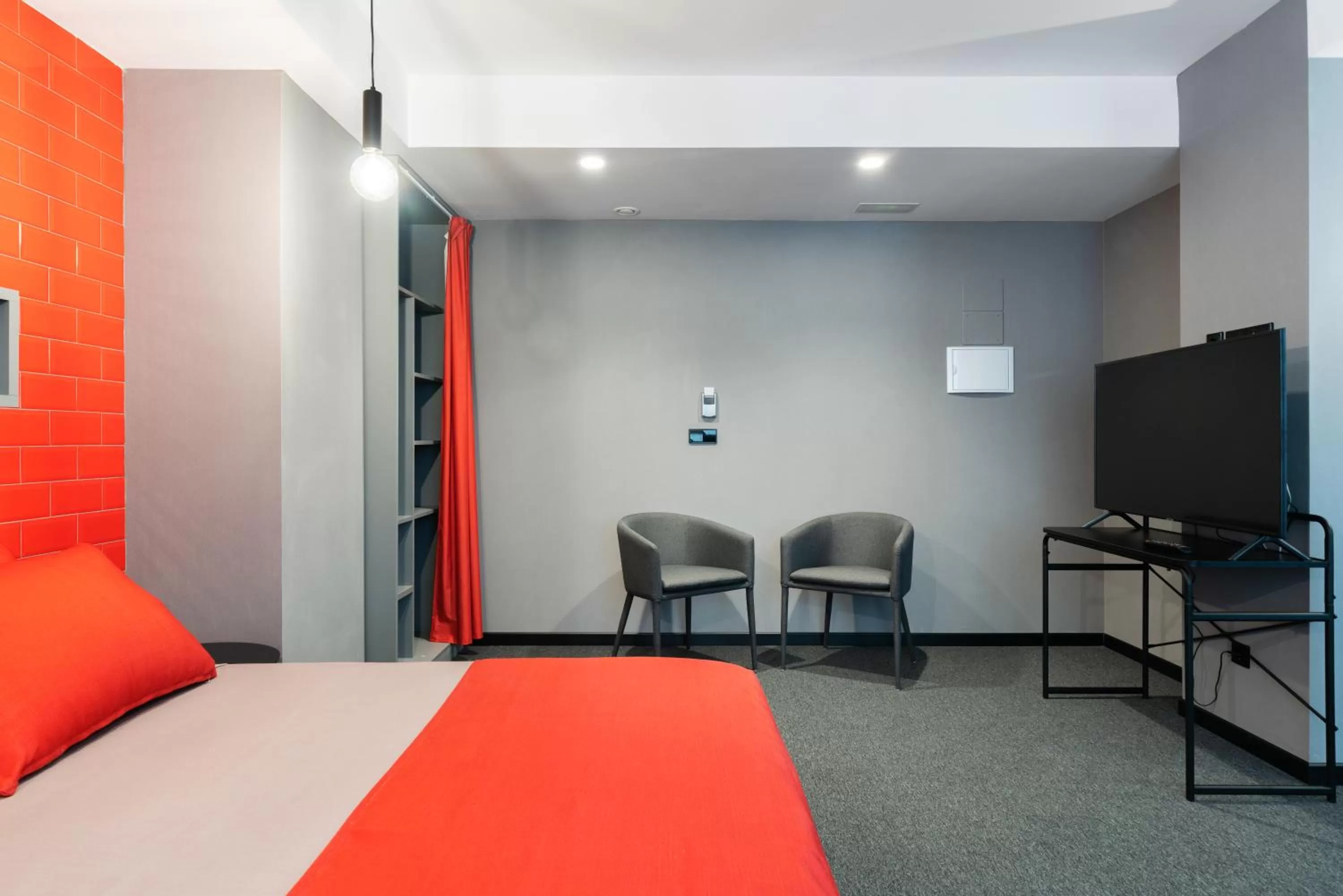 Photo of the whole room, Bed in Nest Style Valencia