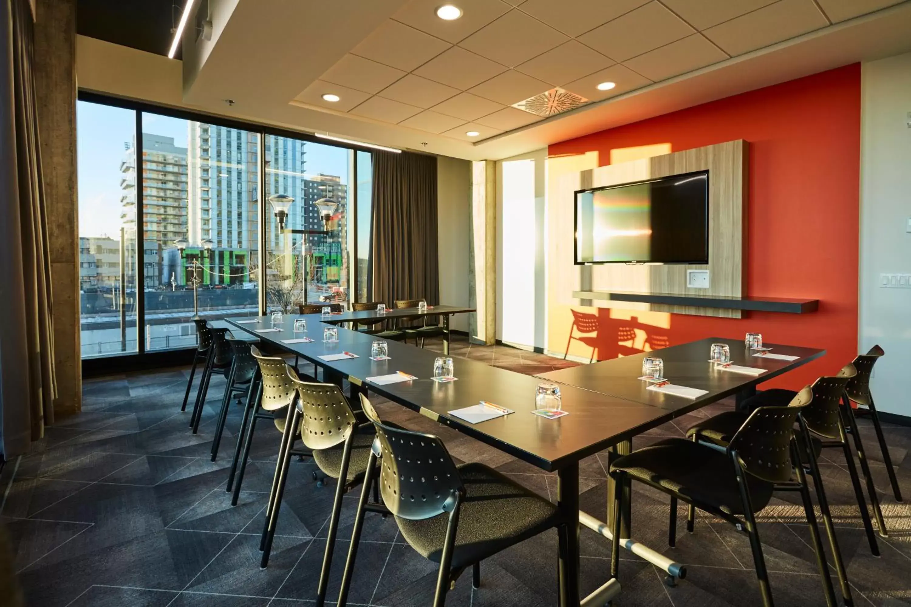 Business facilities in Alt Hotel Calgary East Village