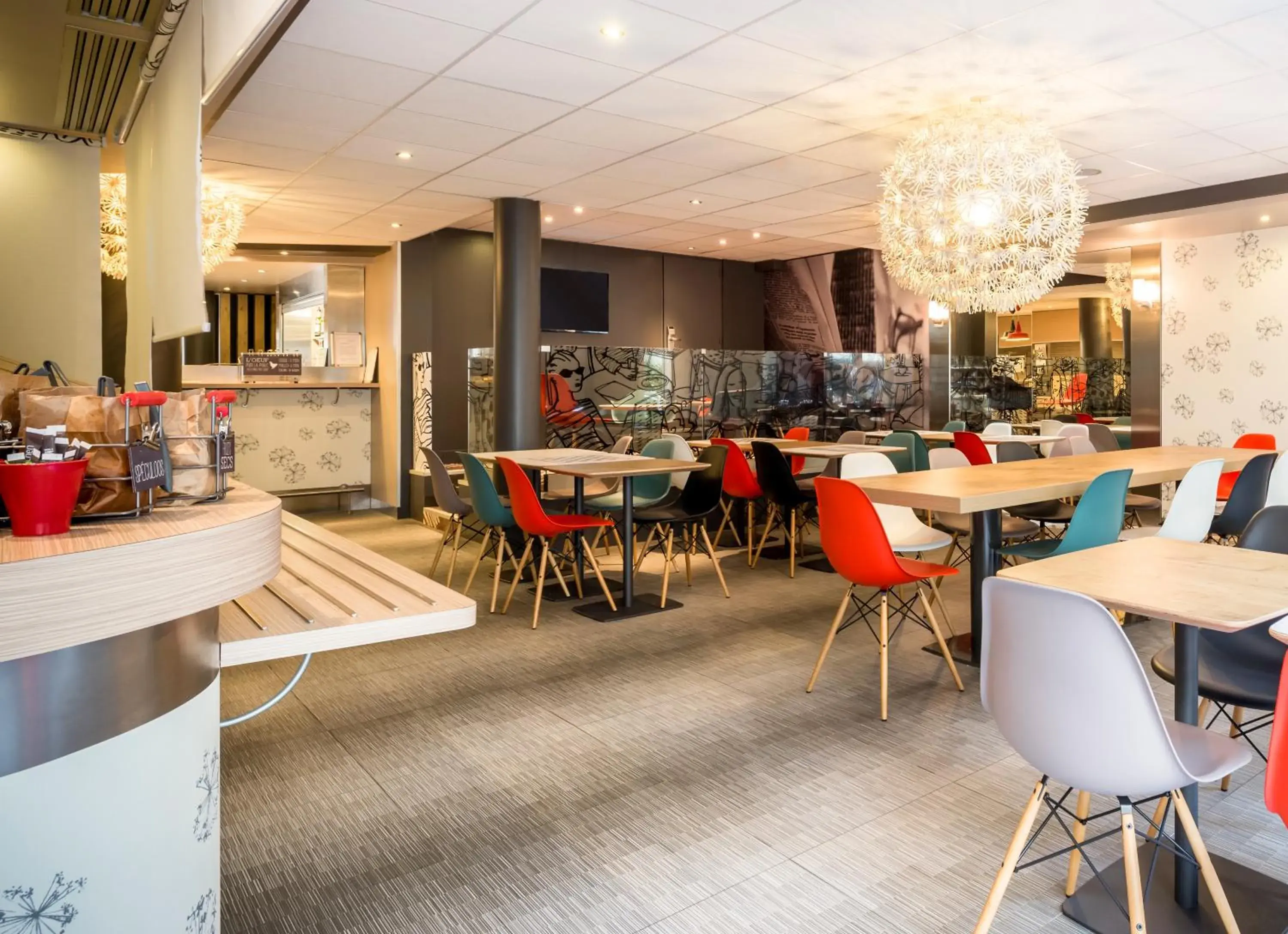 Restaurant/places to eat in ibis Paris Vanves Parc des Expositions Restaurant/places to eat in ibis Paris Vanves Parc des Expositions