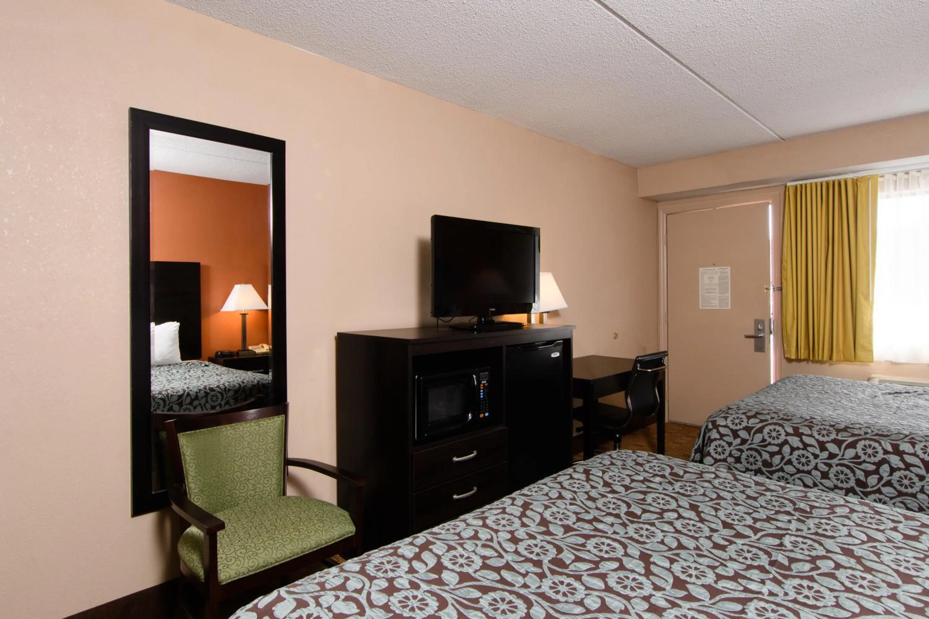 Bedroom in Days Inn by Wyndham Pittsburgh-Harmarville