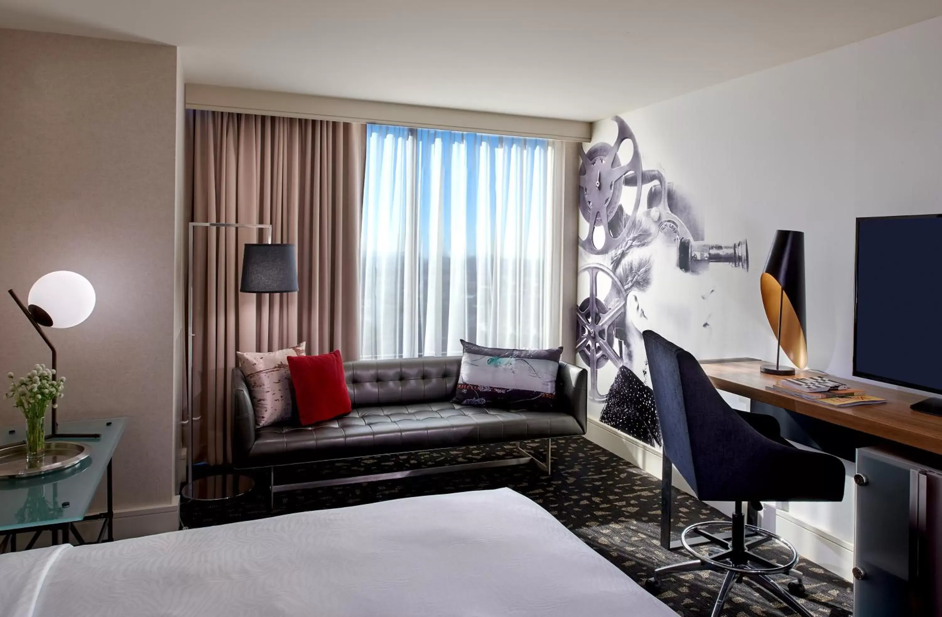 Bedroom, Seating Area in Kimpton Hotel Palomar Los Angeles Beverly Hills, an IHG Hotel