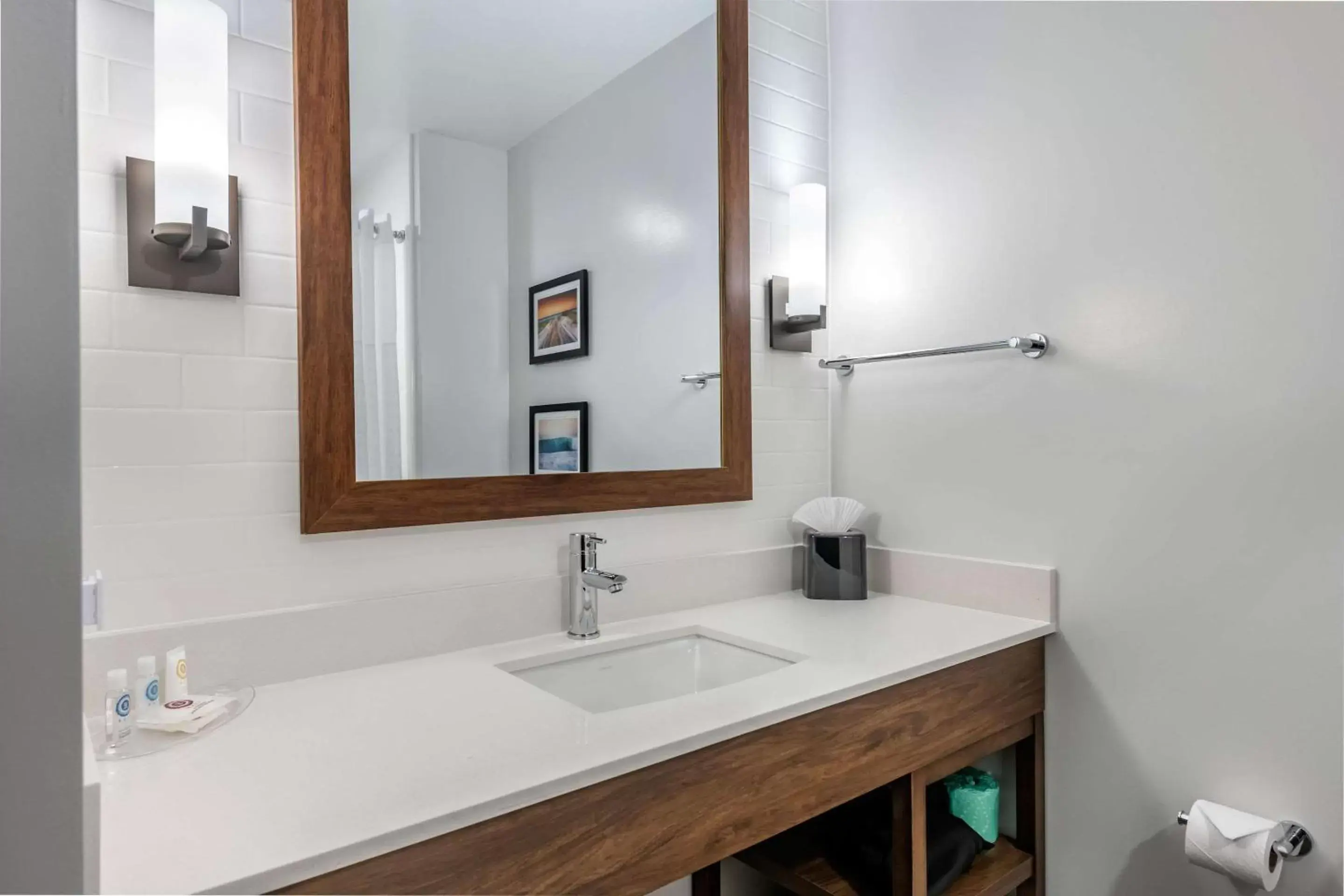 Photo of the whole room, Bathroom in Comfort Suites Stuart-Hutchinson Island