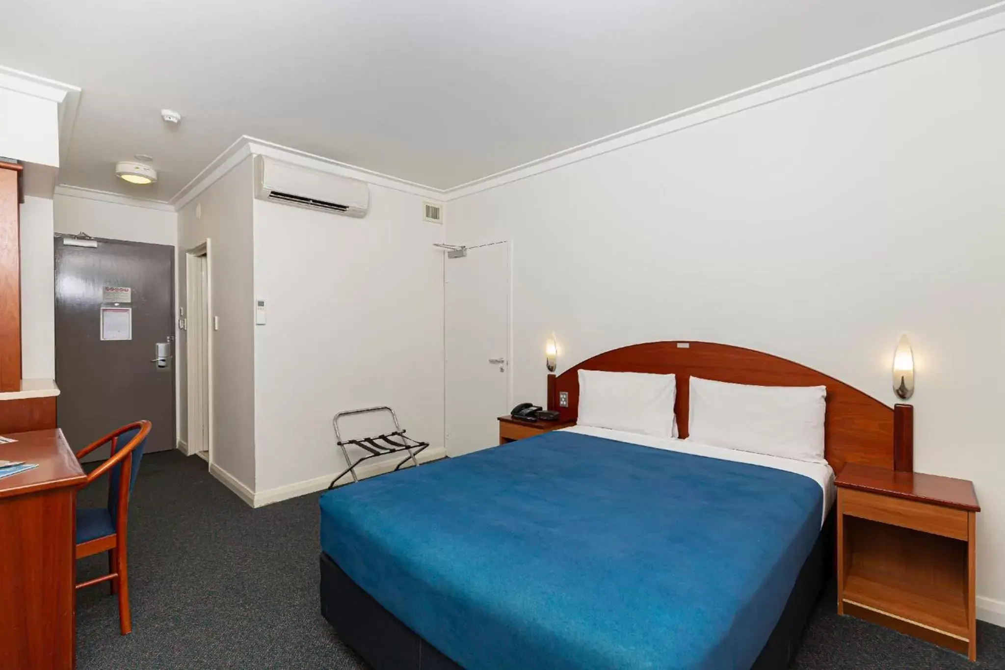 Budget Queen Room in Great Southern Hotel Perth