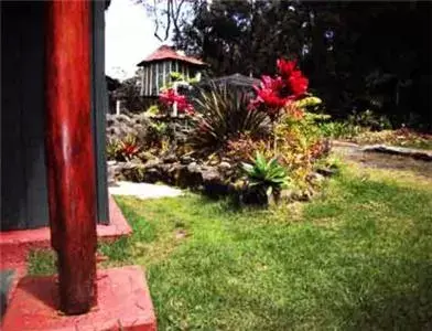 Facade/entrance, Garden in Aloha Crater Lodge