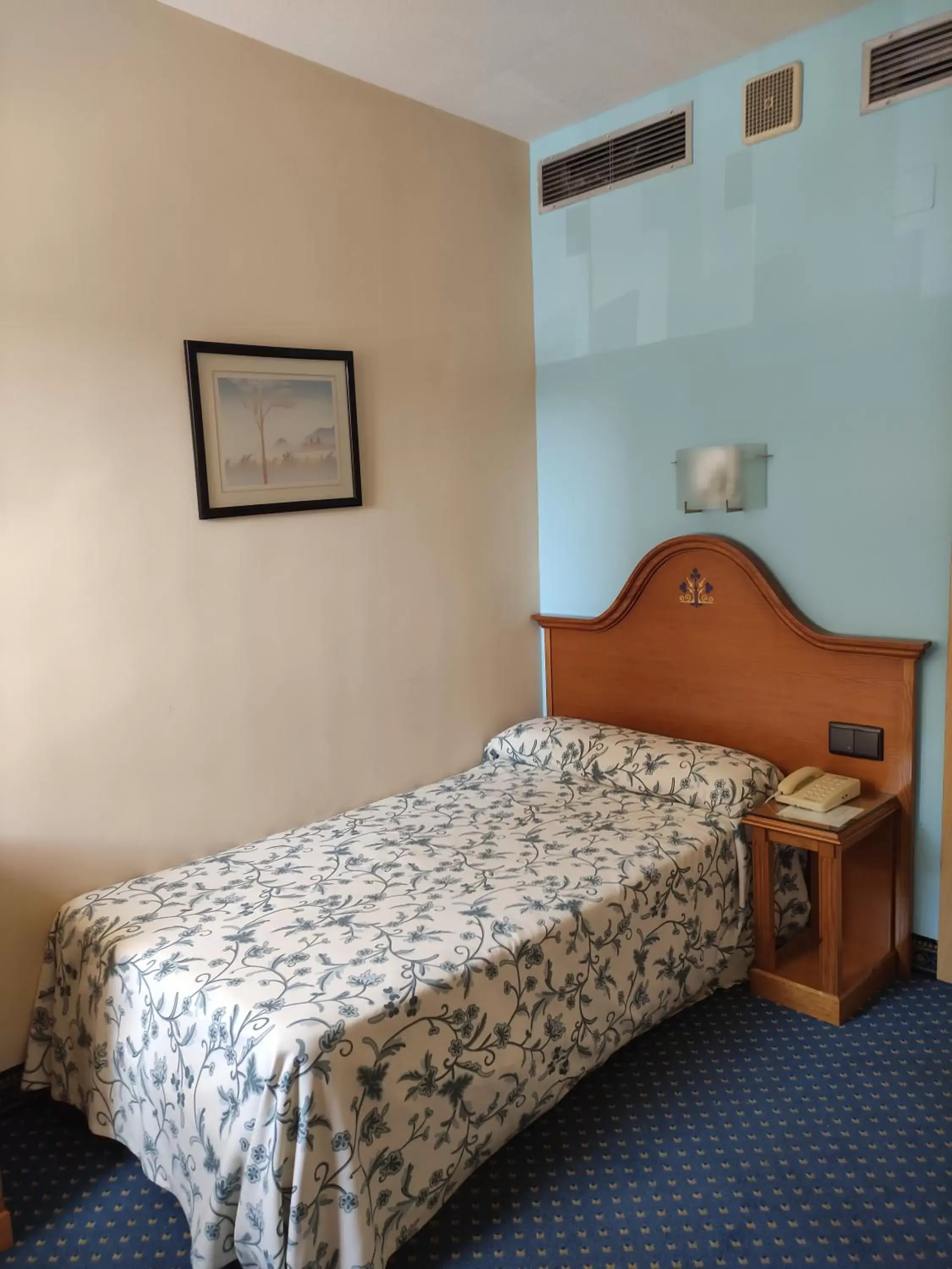 Bed in Hotel Ébora by Vivere Stays Bed in Hotel Ébora by Vivere Stays