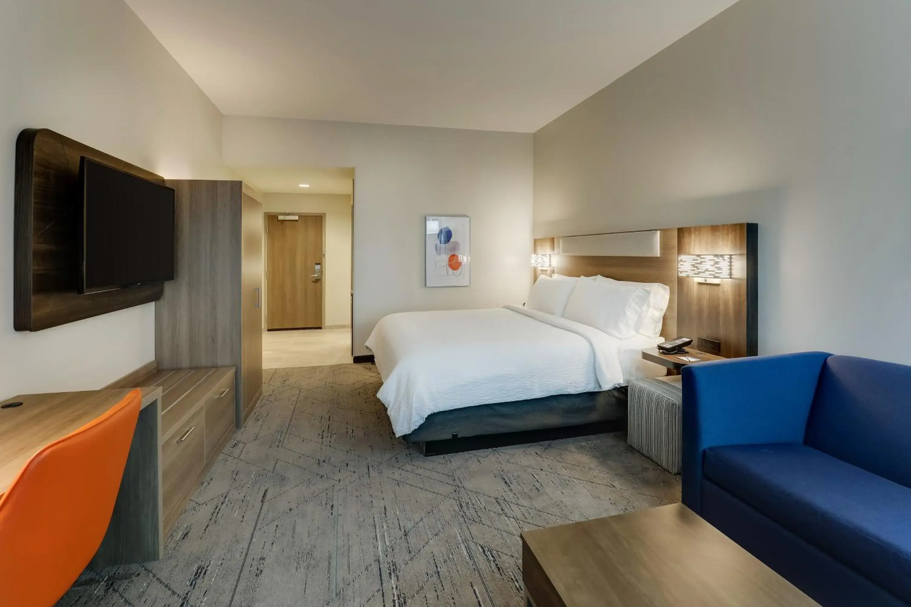 Bedroom, Bed in Holiday Inn Express Holly Springs - Raleigh Area by IHG Bedroom, Bed in Holiday Inn Express Holly Springs - Raleigh Area by IHG