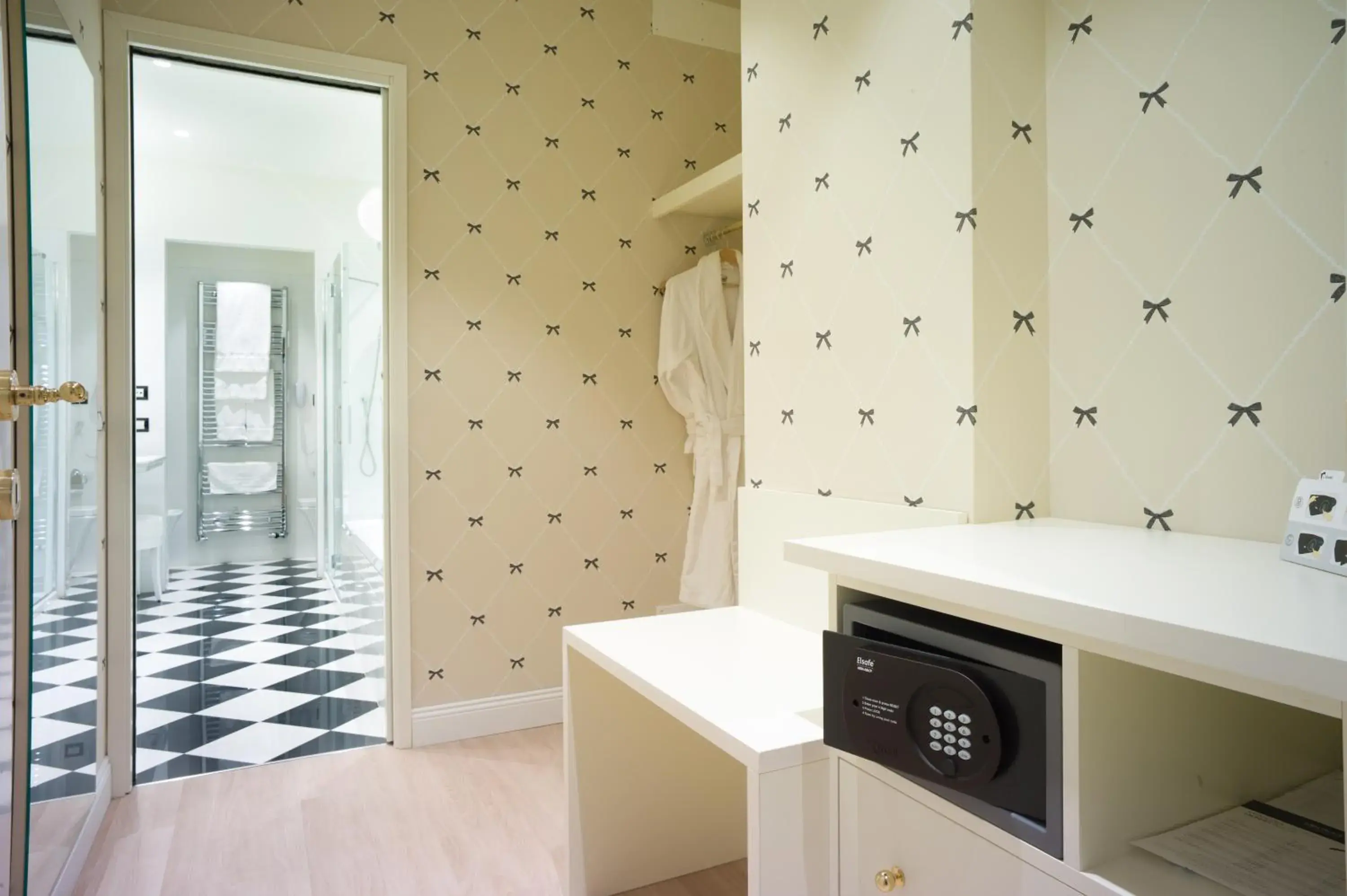 Kitchen/Kitchenette in Turin Palace Hotel