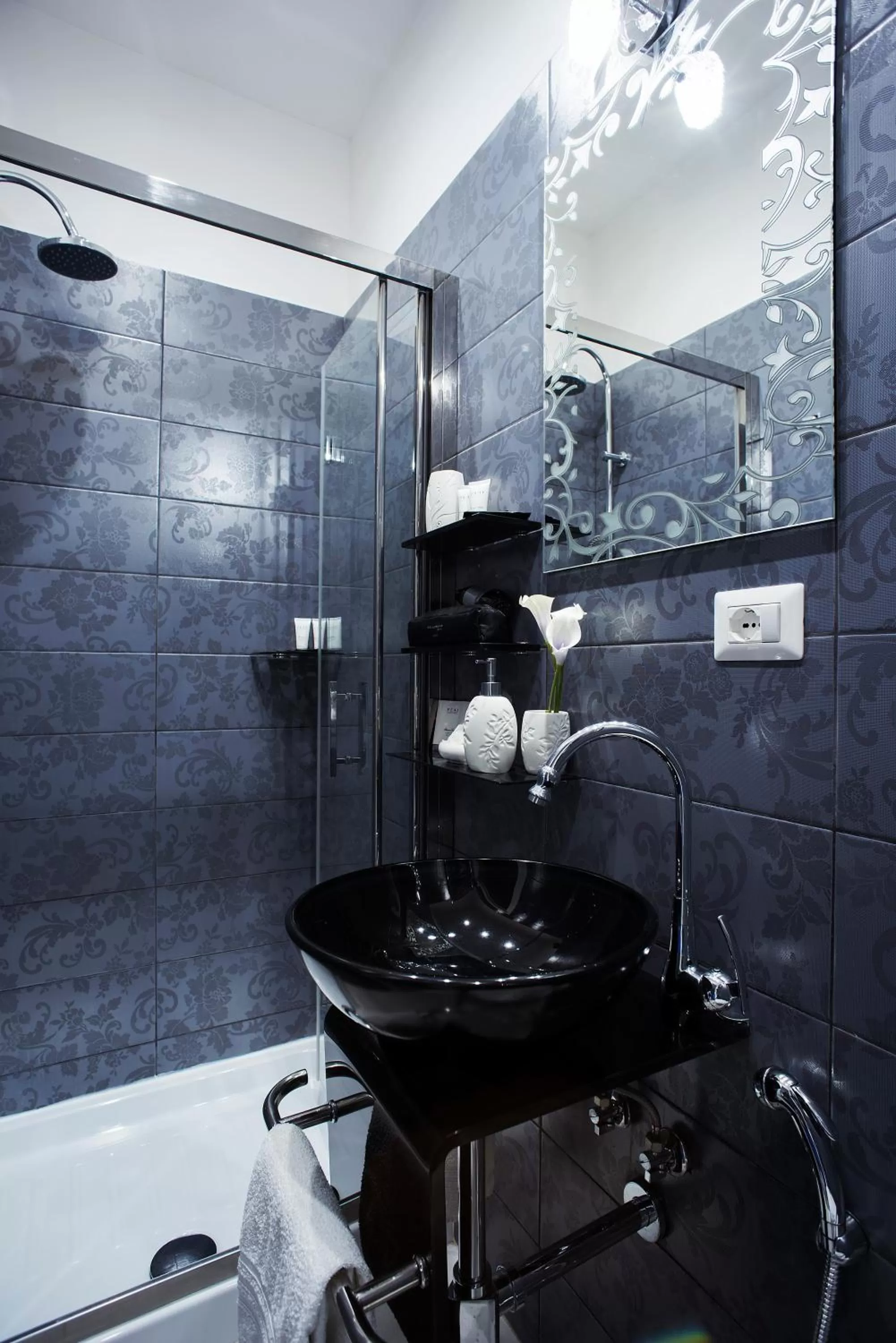 Shower, Bathroom in San Pietro Panoramic View