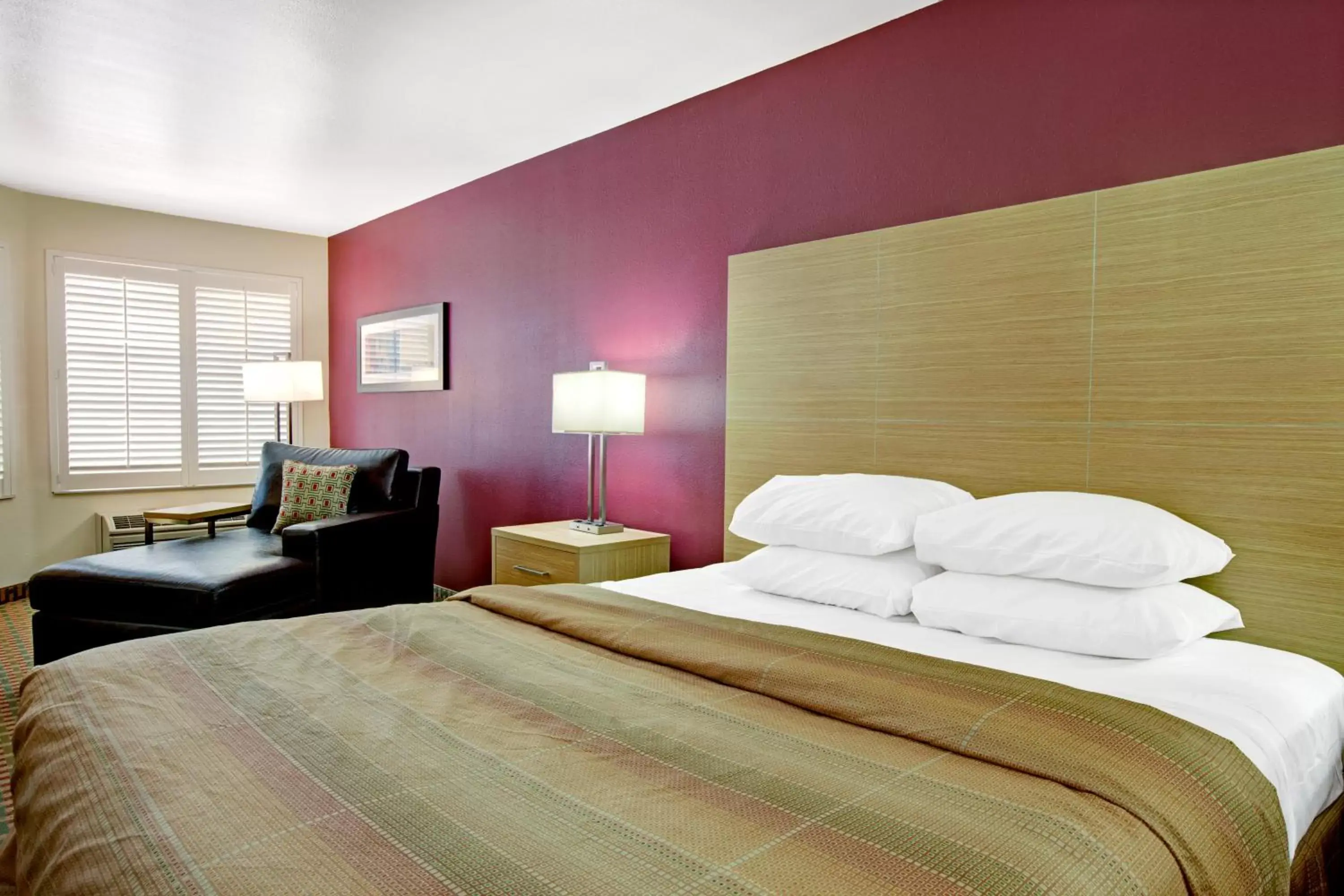 Bed in Ramada Limited and Suites San Francisco Airport