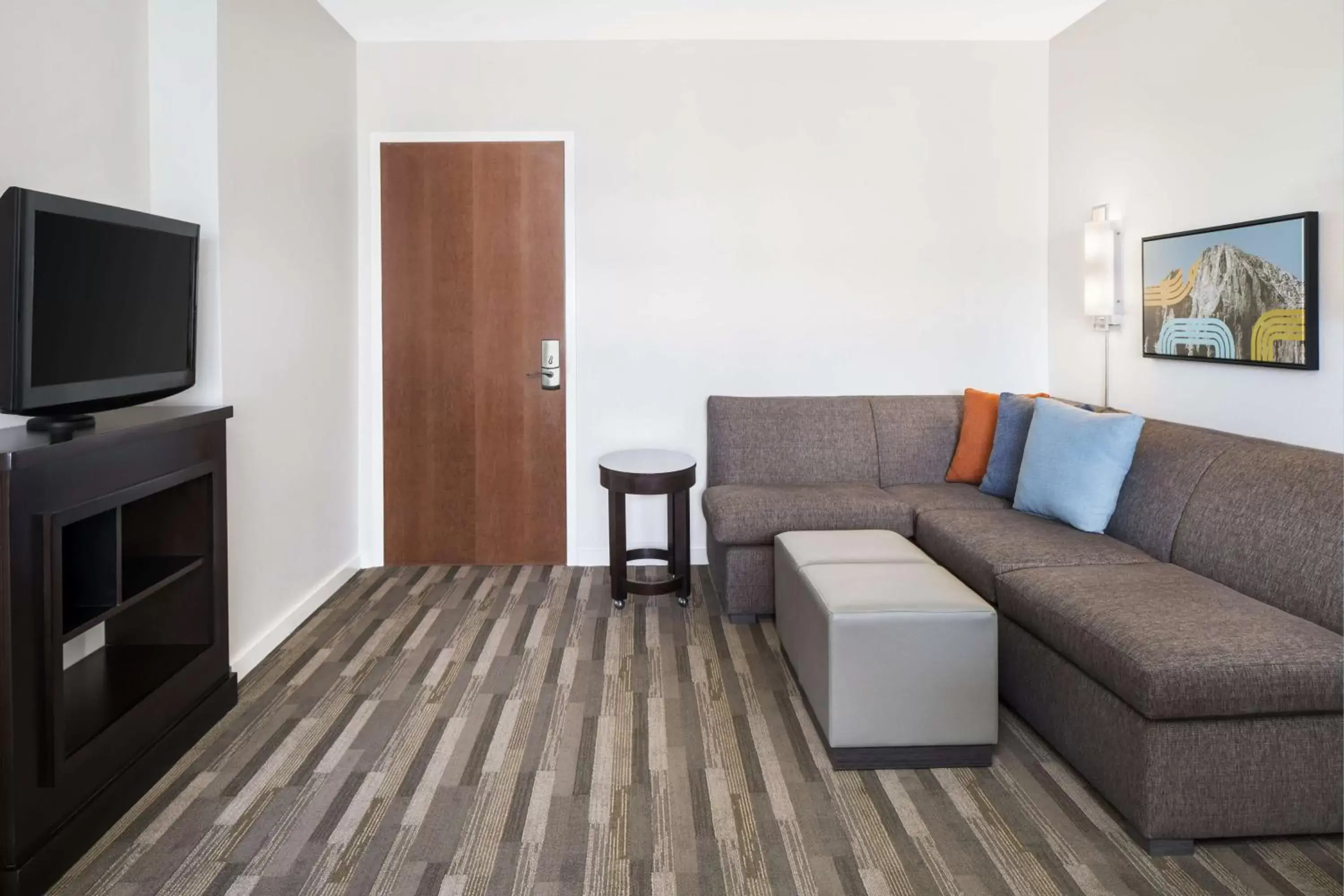 Photo of the whole room, Seating Area in Hyatt House Boulder/Broomfield