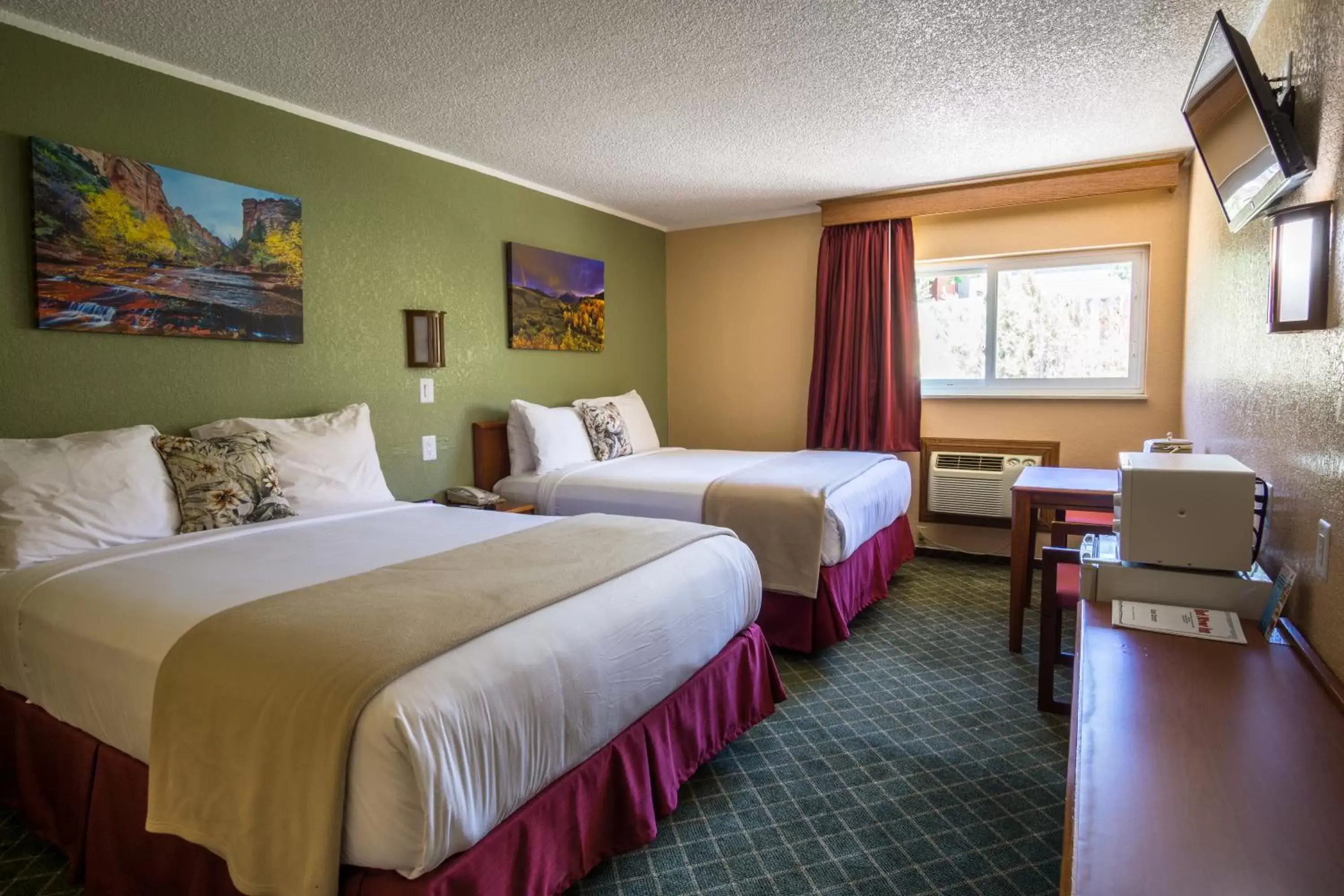 Photo of the whole room, Bed in Red River Inn Silt - Rifle