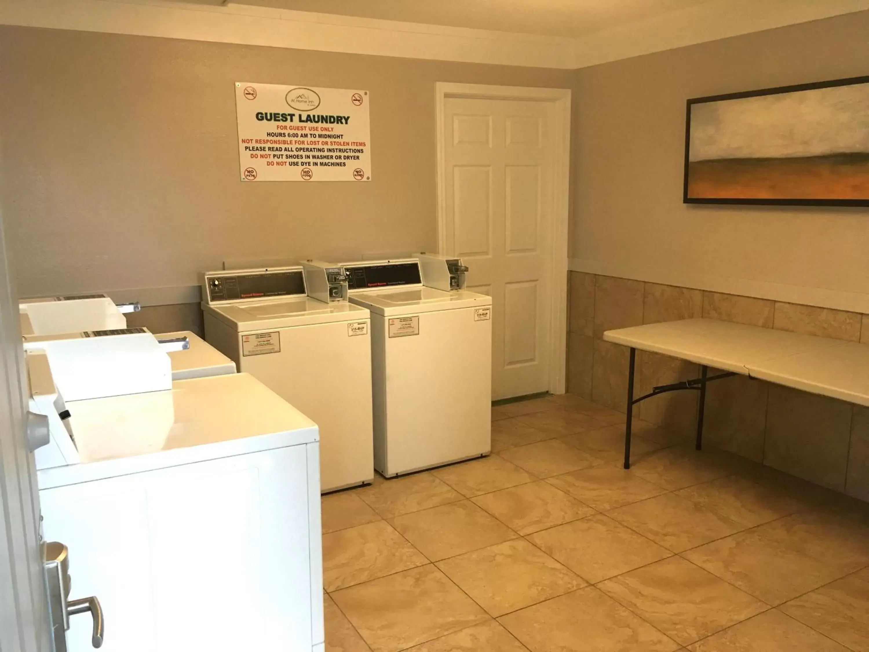 Area and facilities, Kitchen/Kitchenette in At Home Inn & Suites