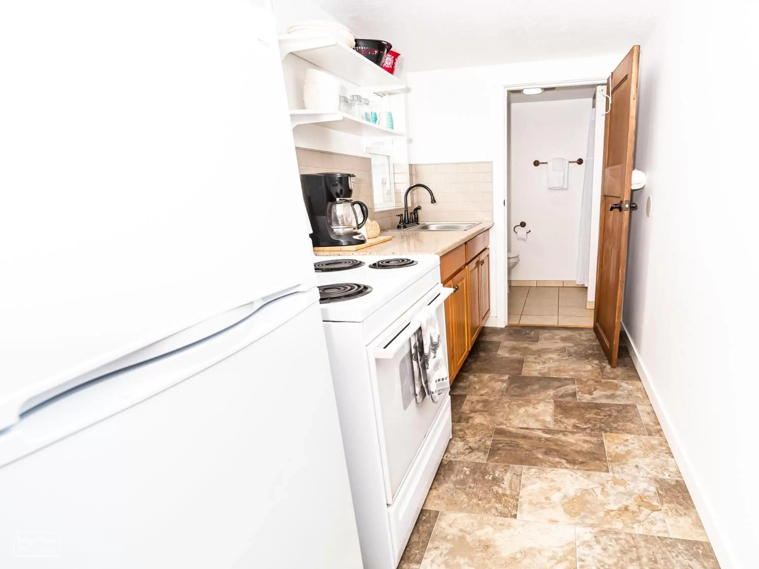 kitchen, Kitchen/Kitchenette in Terimore Lodging by the Sea