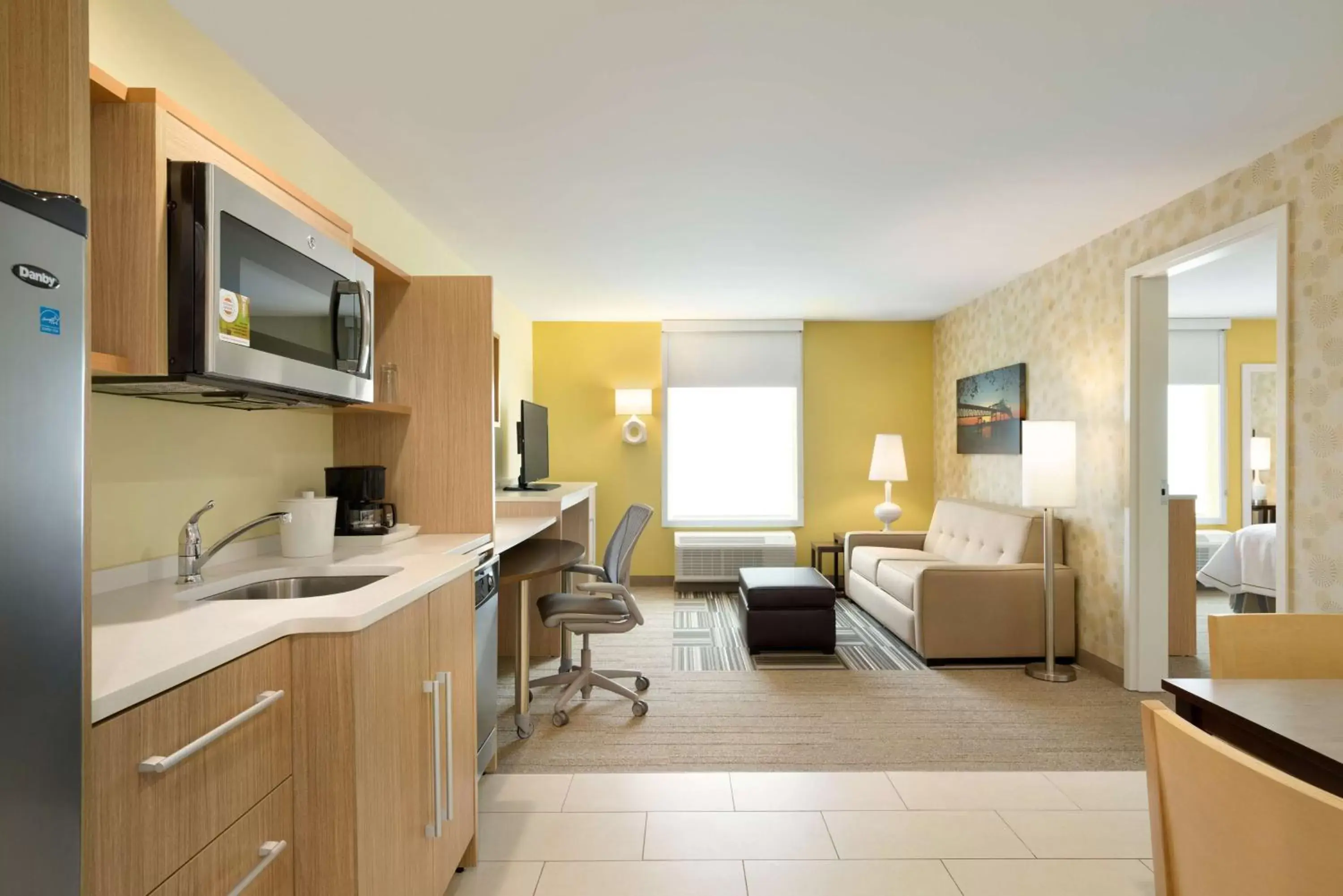 Bedroom, Kitchen/Kitchenette in Home2 Suites By Hilton Baton Rouge