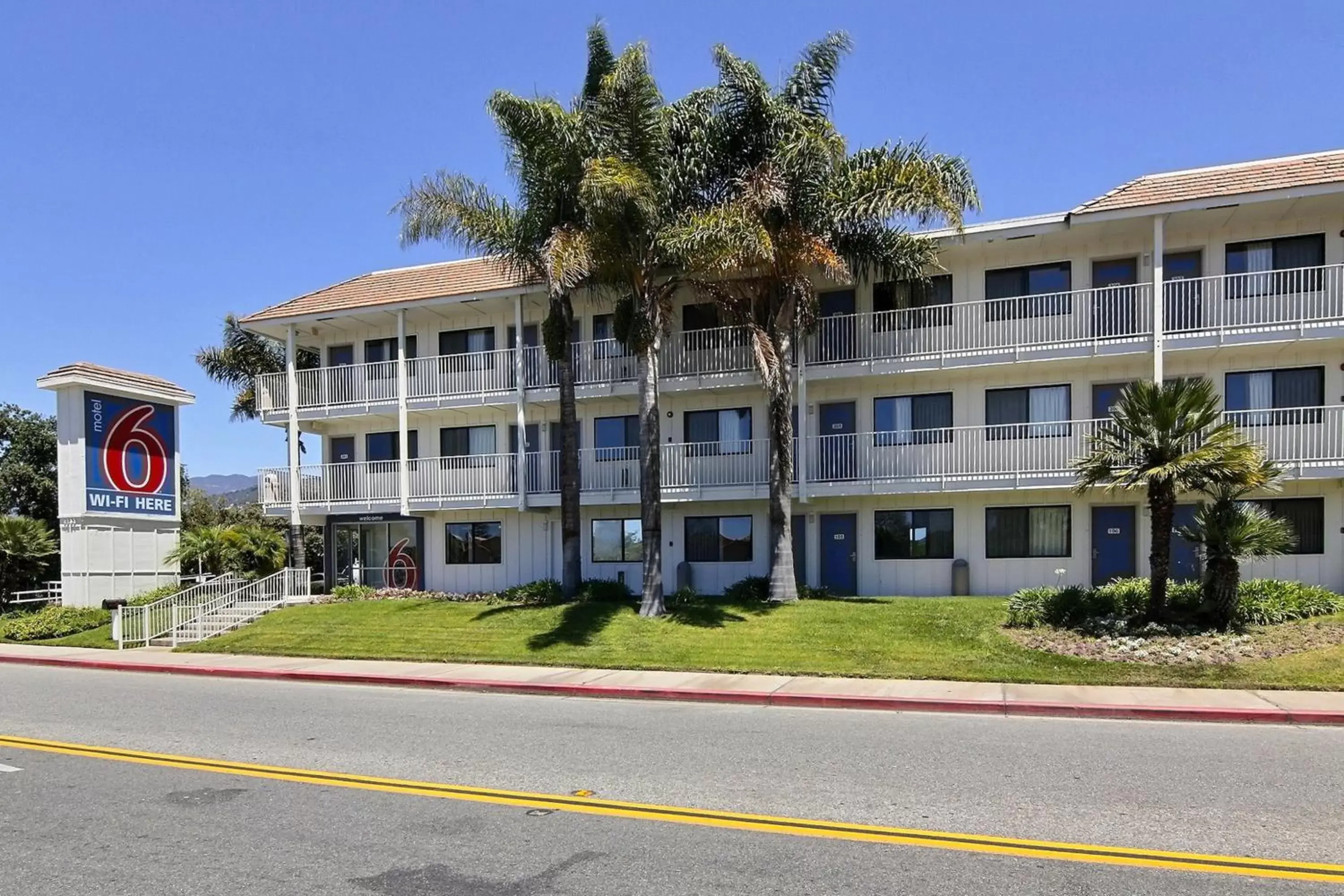 Facade/entrance, Property Building in Motel 6-Carpinteria, CA - Santa Barbara - North