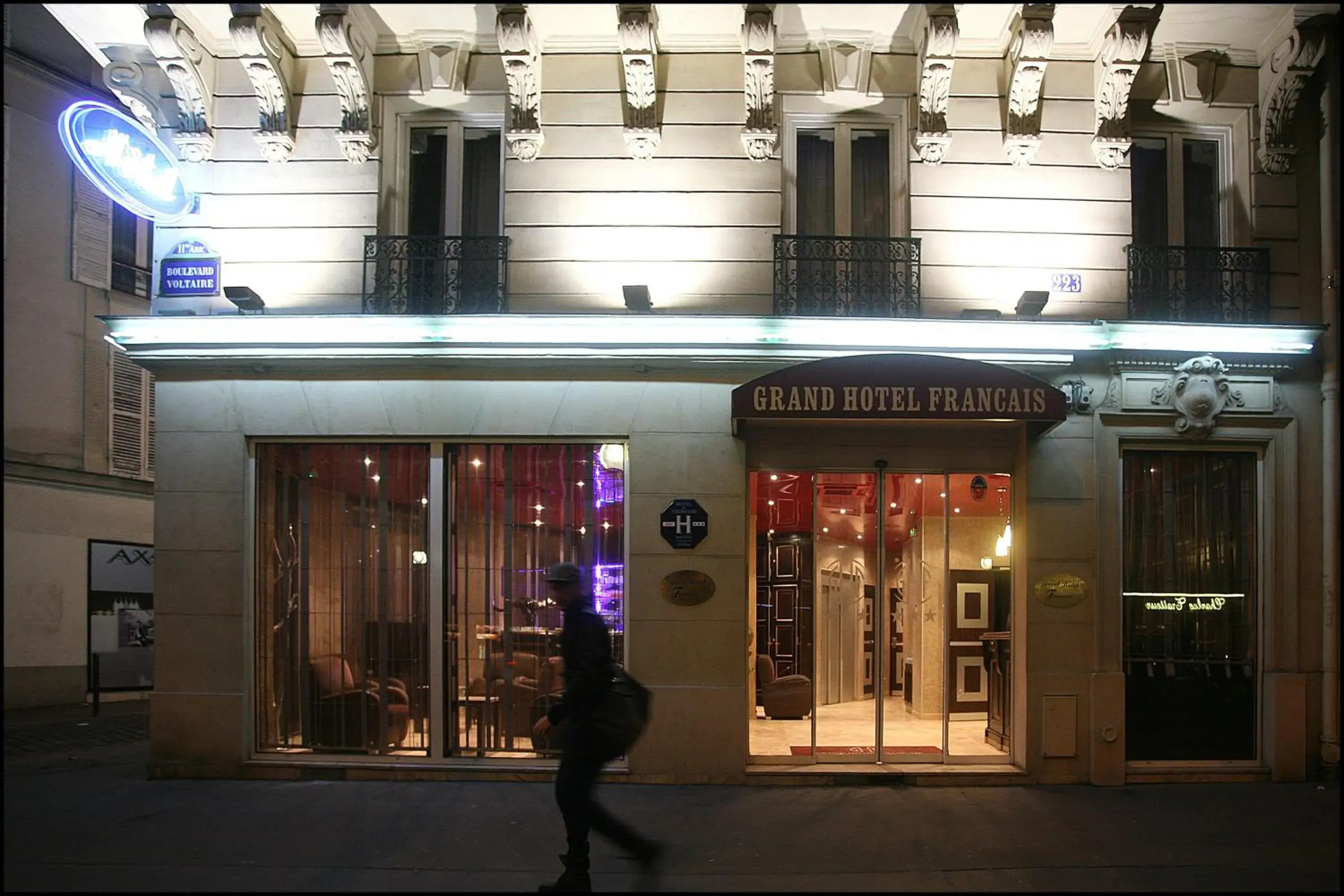 Property building in Grand Hotel Francais