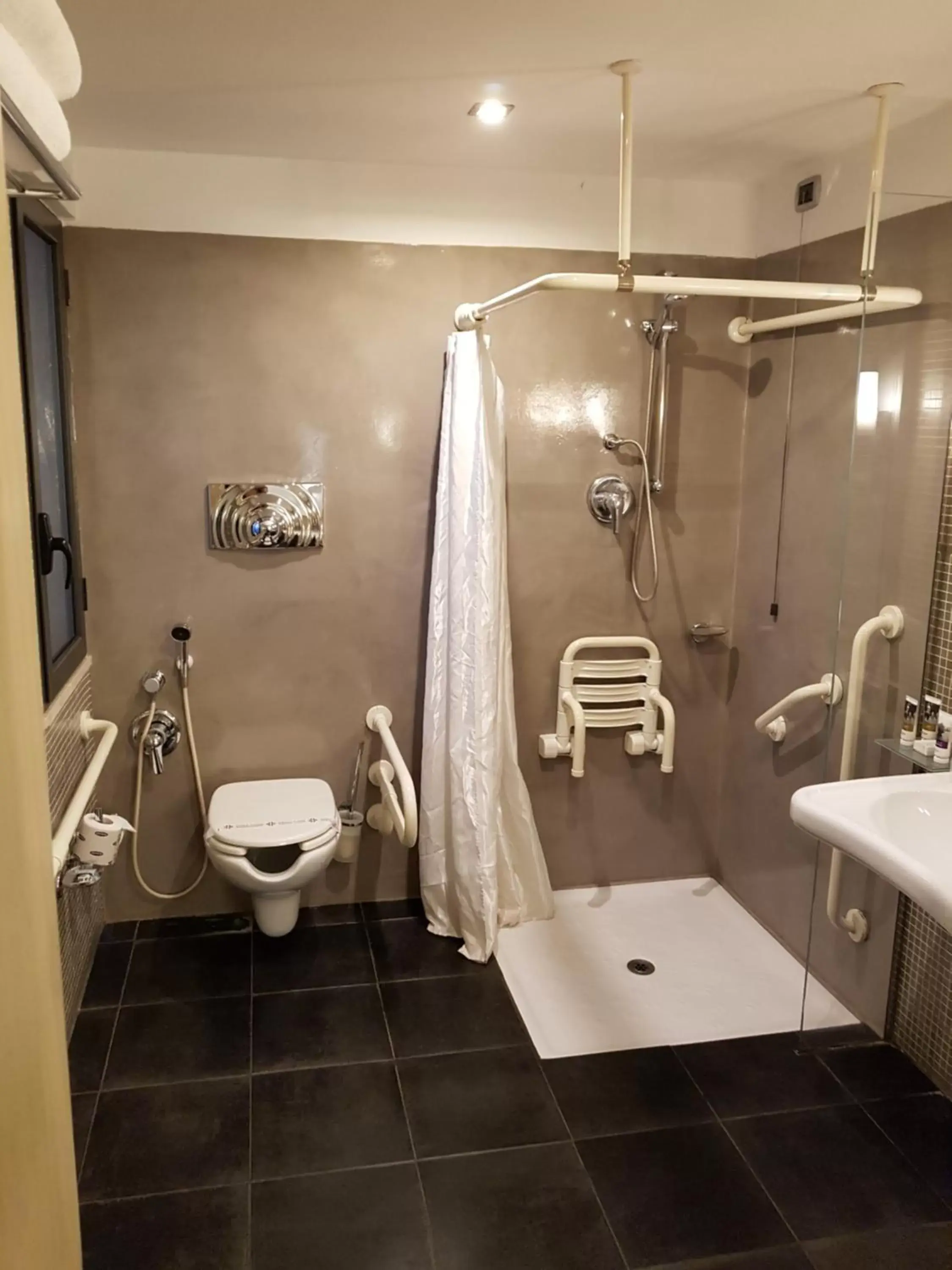Toilet, Bathroom in Mercure Palermo Centro