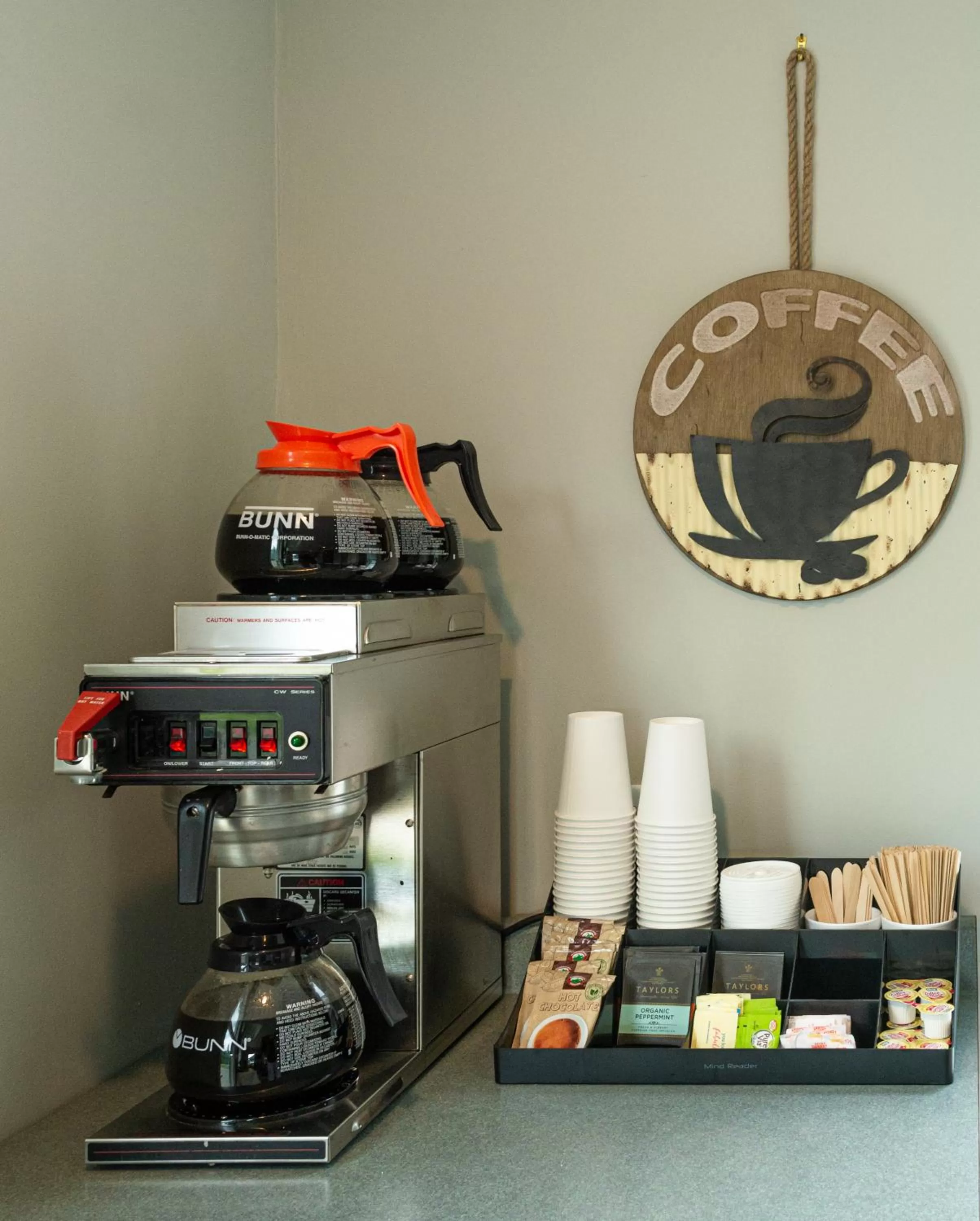 Coffee/tea facilities in The Lodge at West River