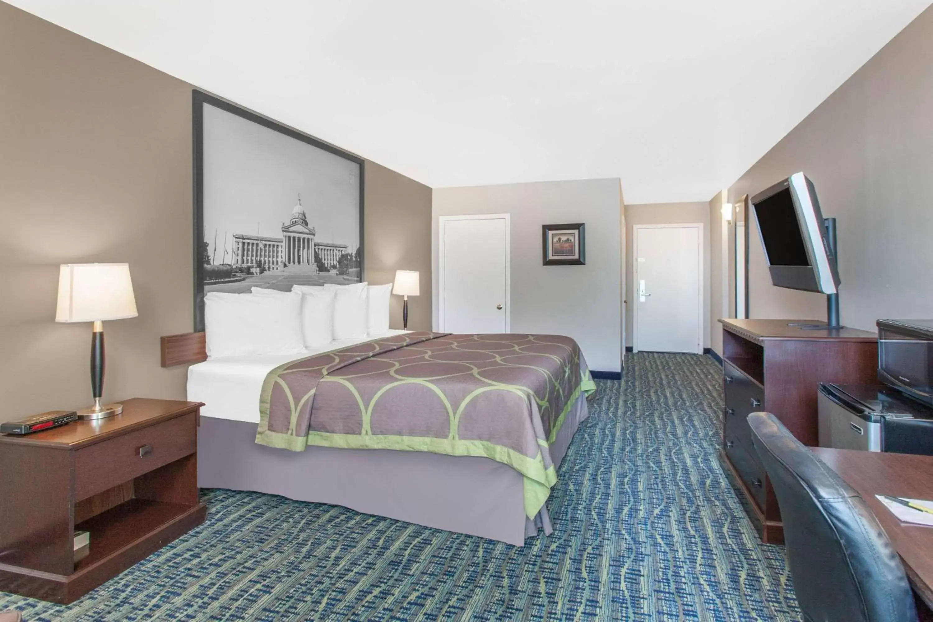 Photo of the whole room, Bed in Super 8 by Wyndham Oklahoma City