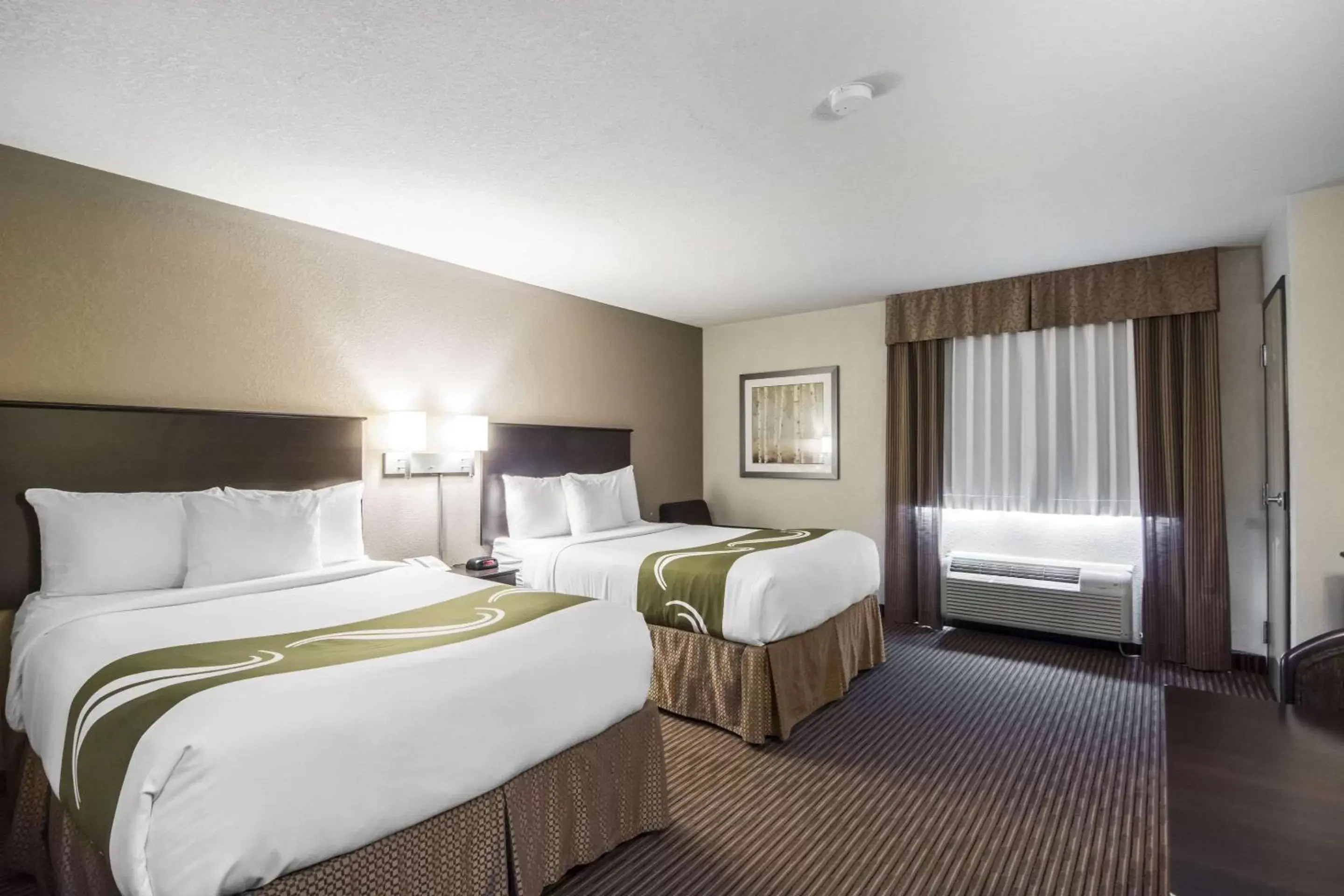 Photo of the whole room, Bed in Quality Inn & Suites Thompson