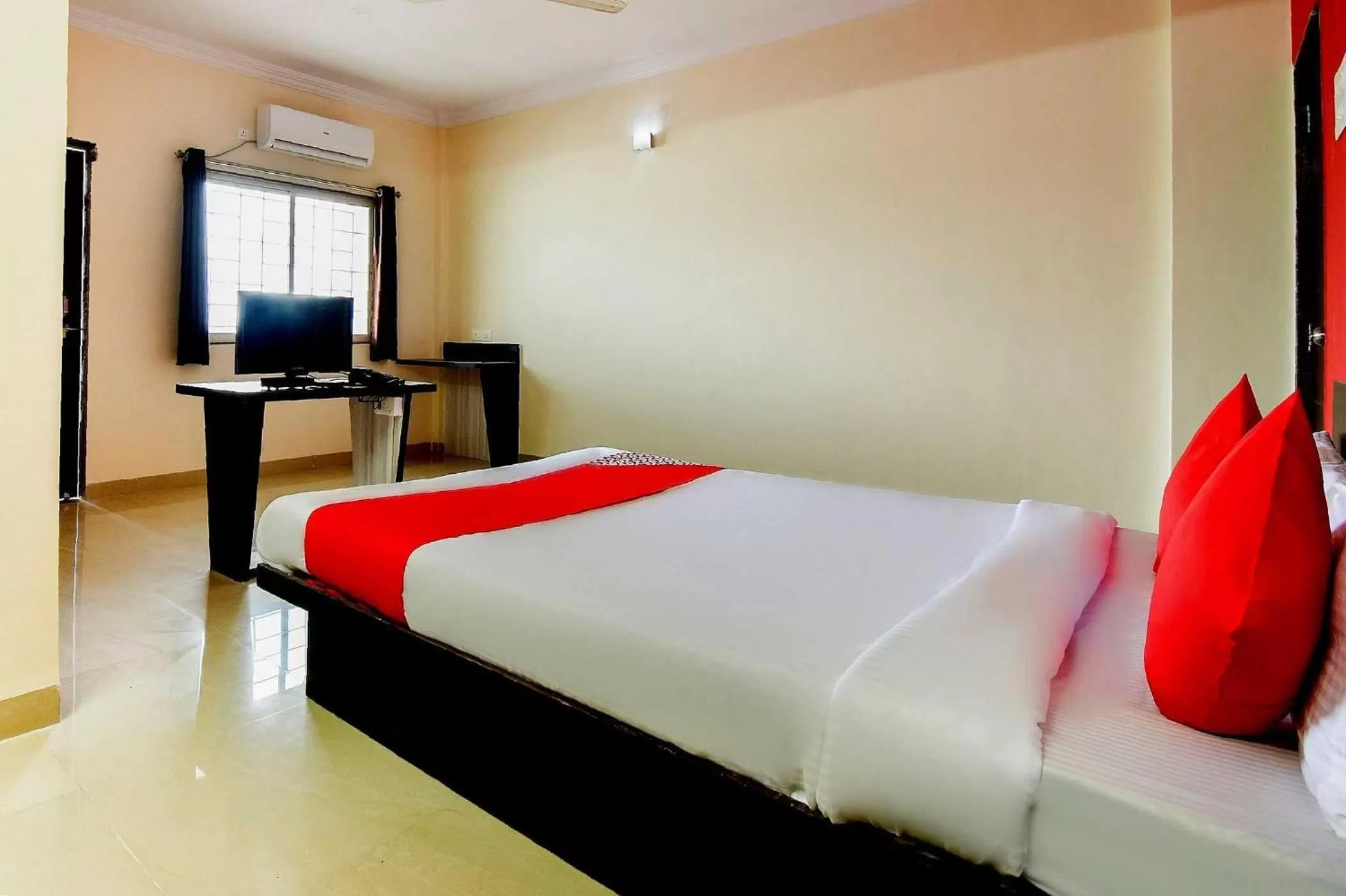 Bedroom, Bed in OYO Flagship 43302 Hotel Sargam