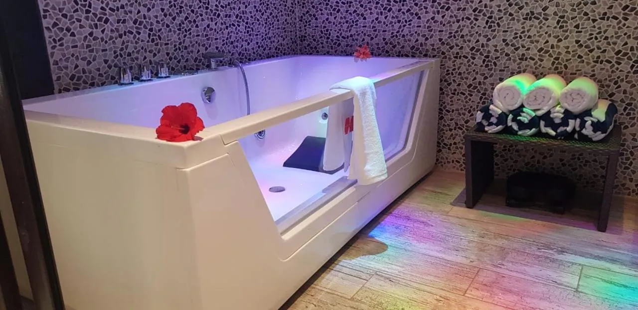 Hot Tub in The Crow's Nest Resort Fiji