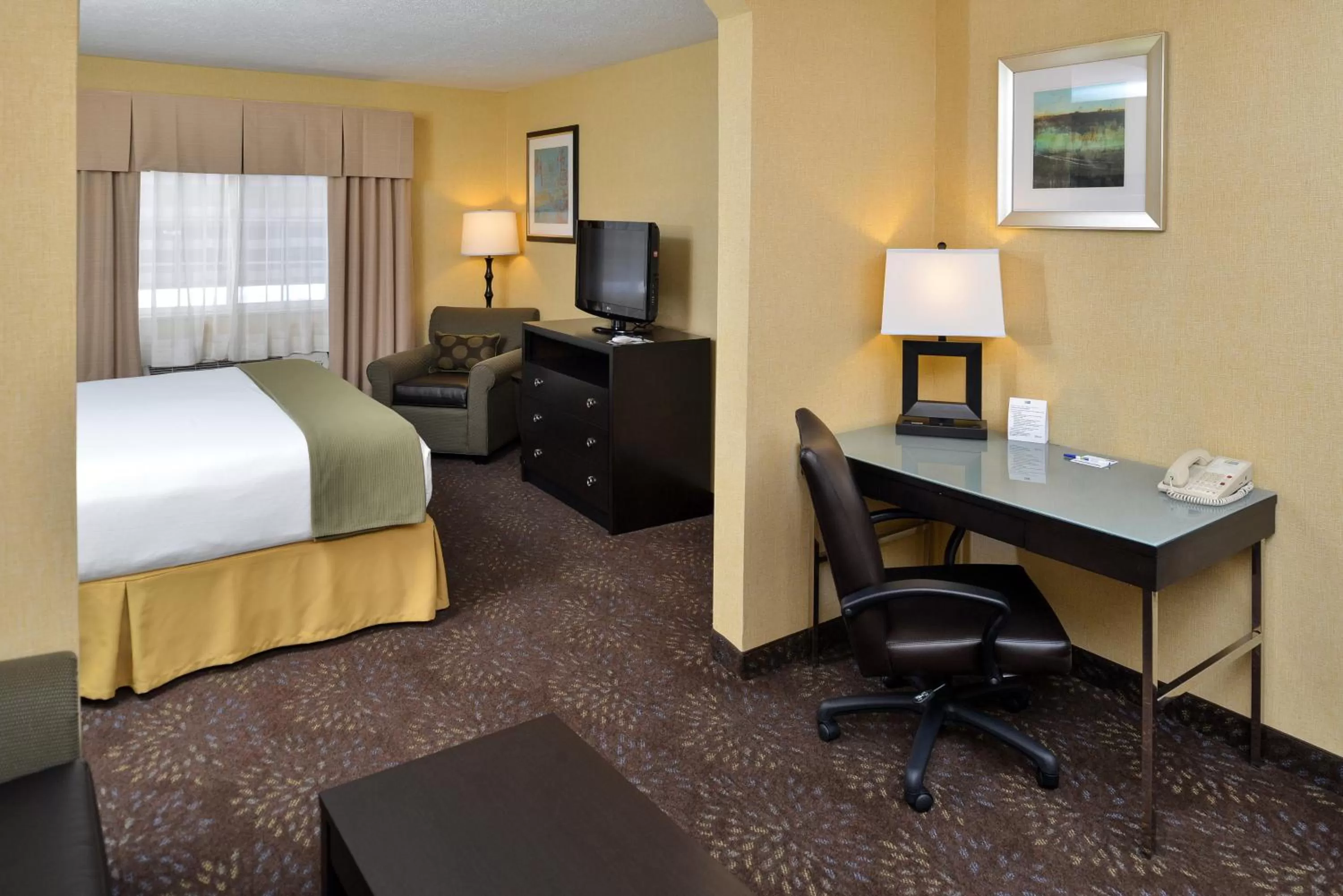 Photo of the whole room, Bed in Holiday Inn Express Hotel & Suites Charlotte by IHG