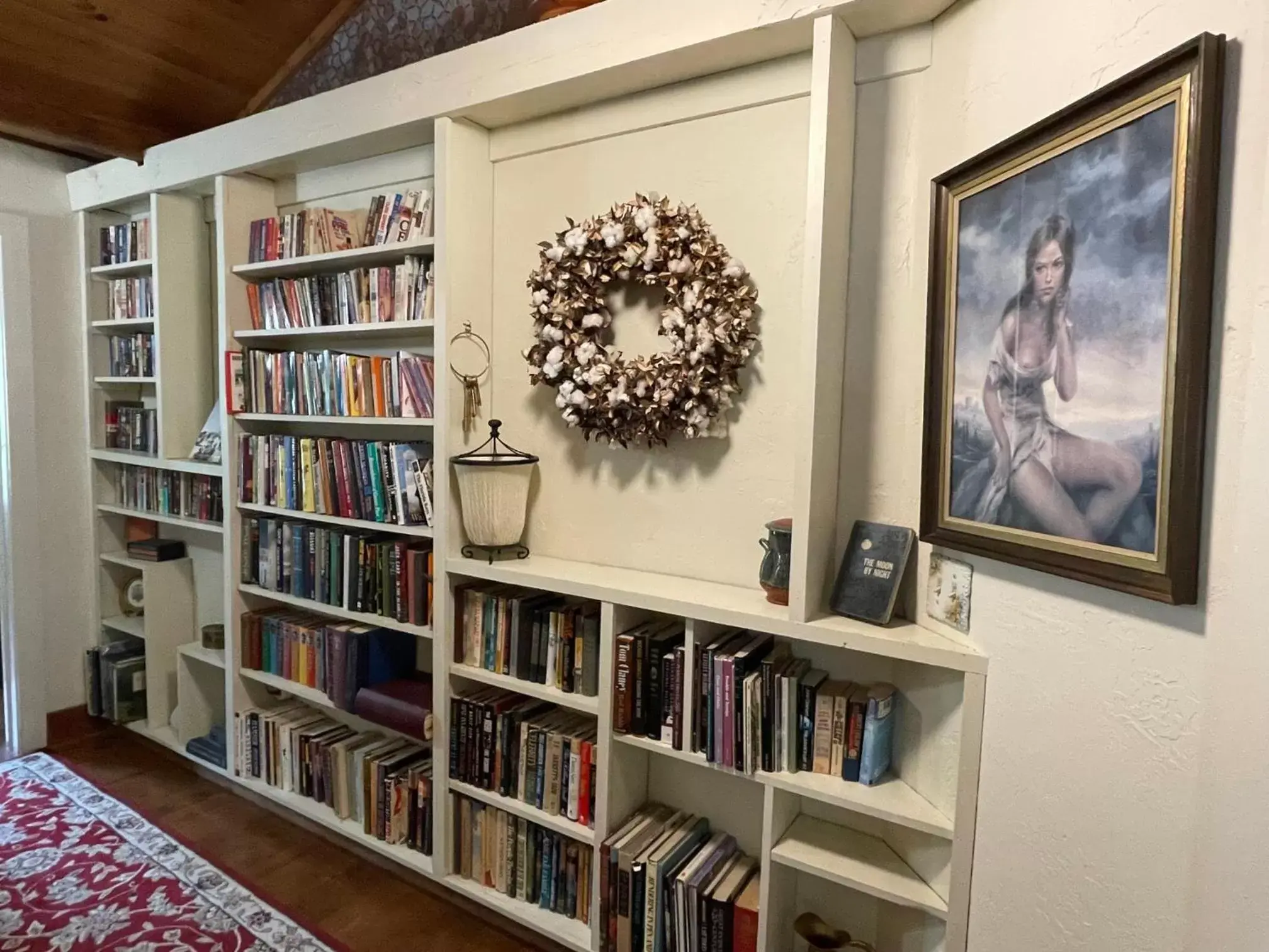 Library in Folkestone Inn