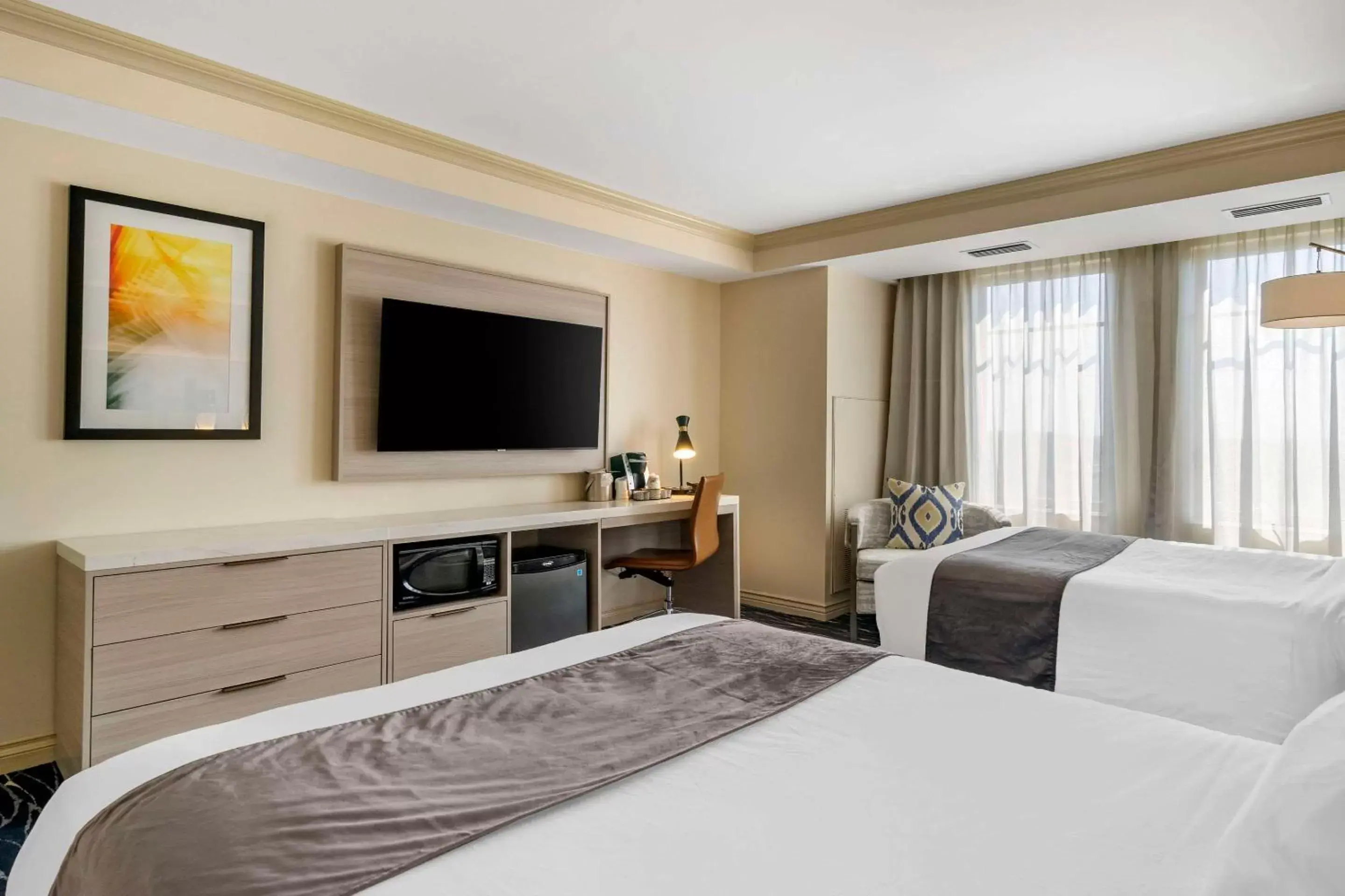 Bedroom, Bed in Wyvern Hotel, Ascend Hotel Collection