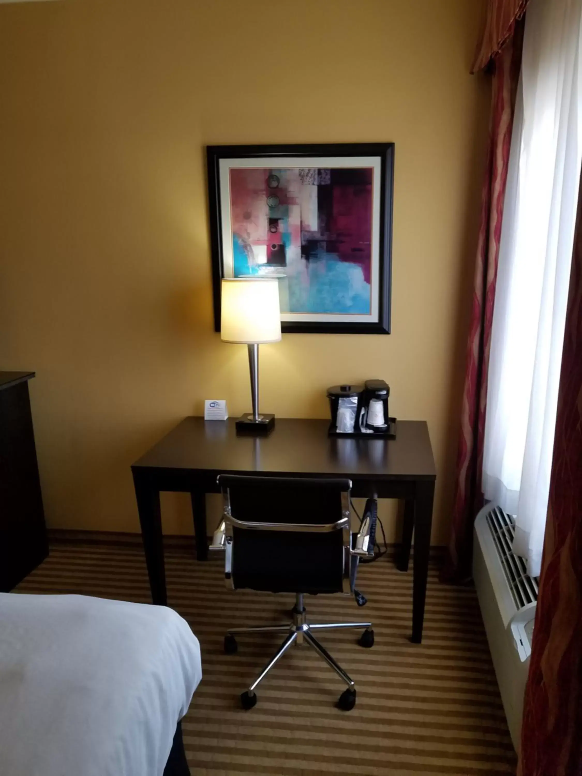 Business facilities, TV/Entertainment Center in La Quinta by Wyndham Atlanta Union City