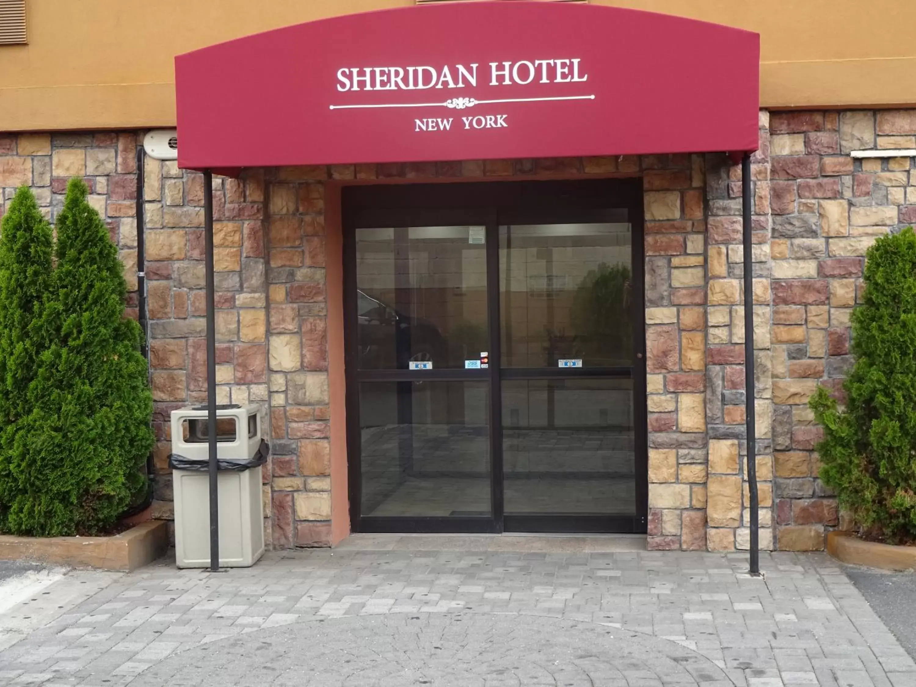 Facade/entrance in Sheridan Hotel
