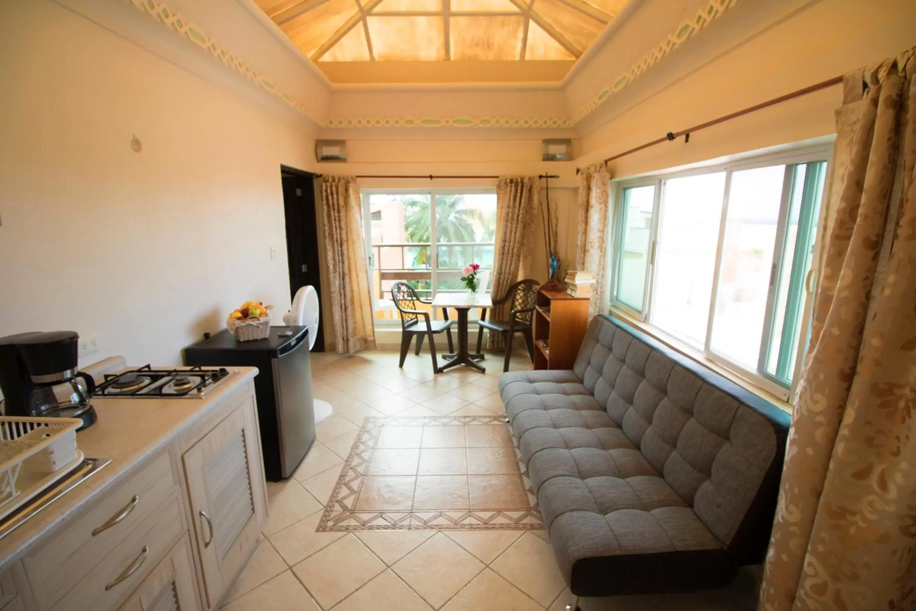 Living room, Dining Area in Hotel Bucaneros Isla Mujeres