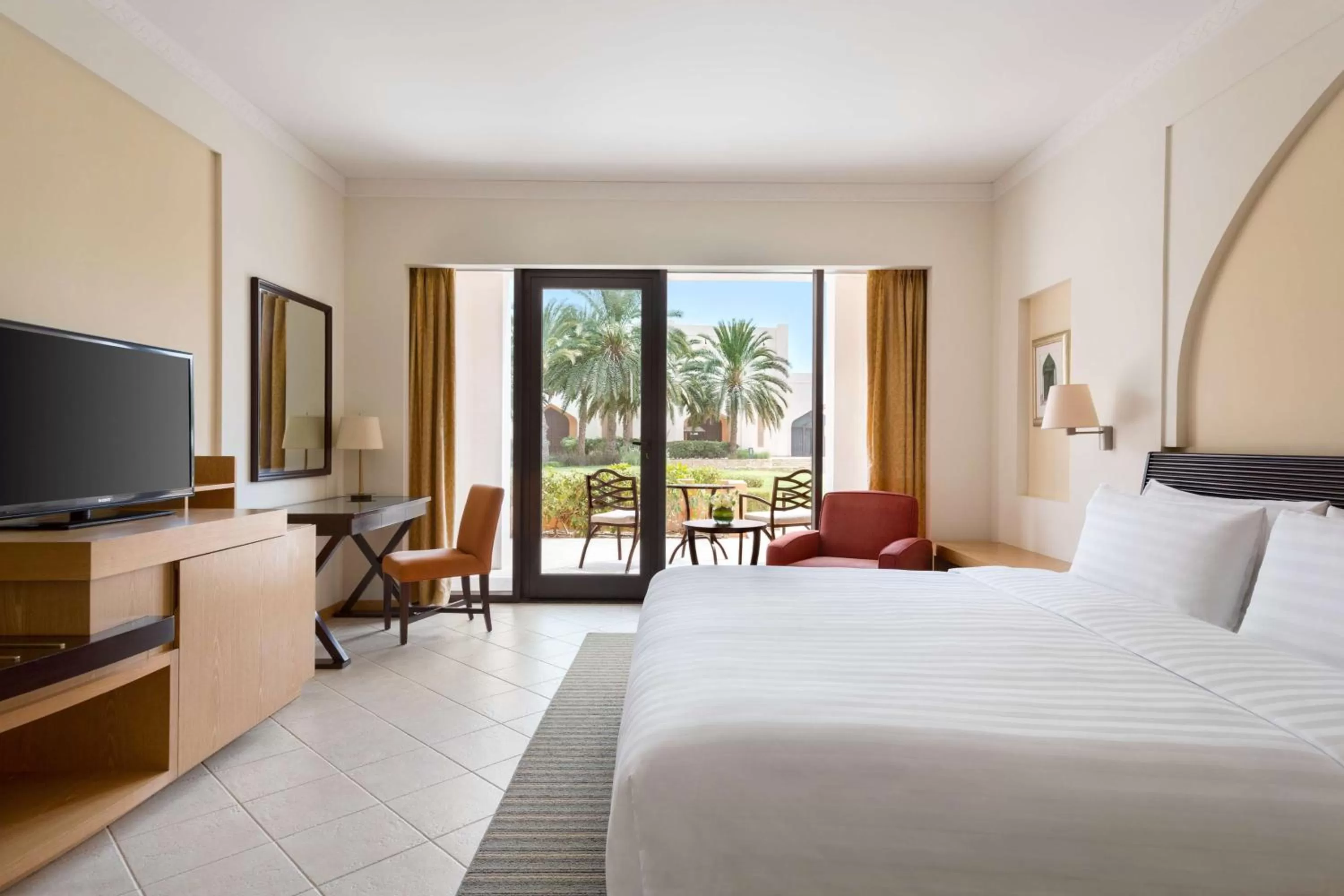 Photo of the whole room, Bed in Shangri-La Barr Al Jissah, Muscat